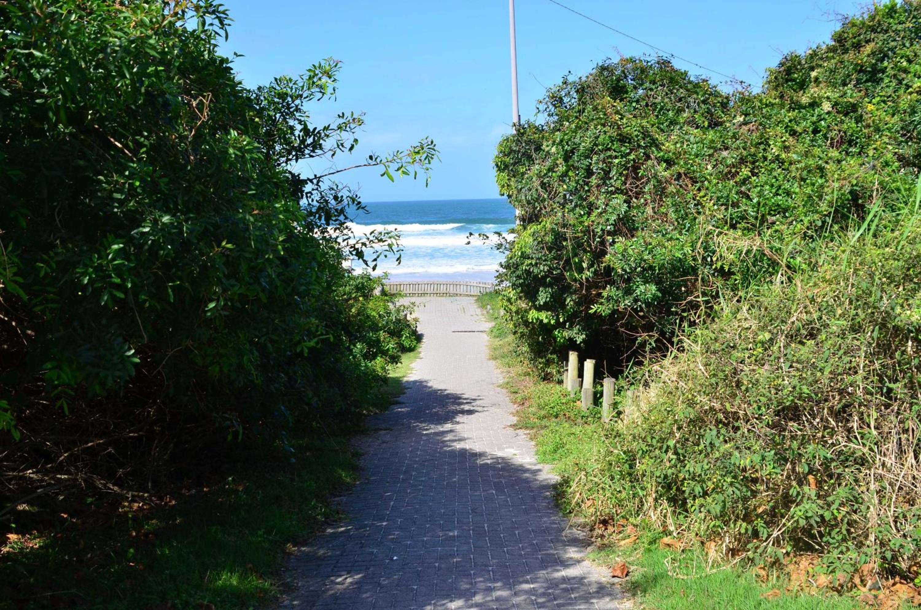 Água Azul, Condomínio 1 quadra da Praia Brava N396