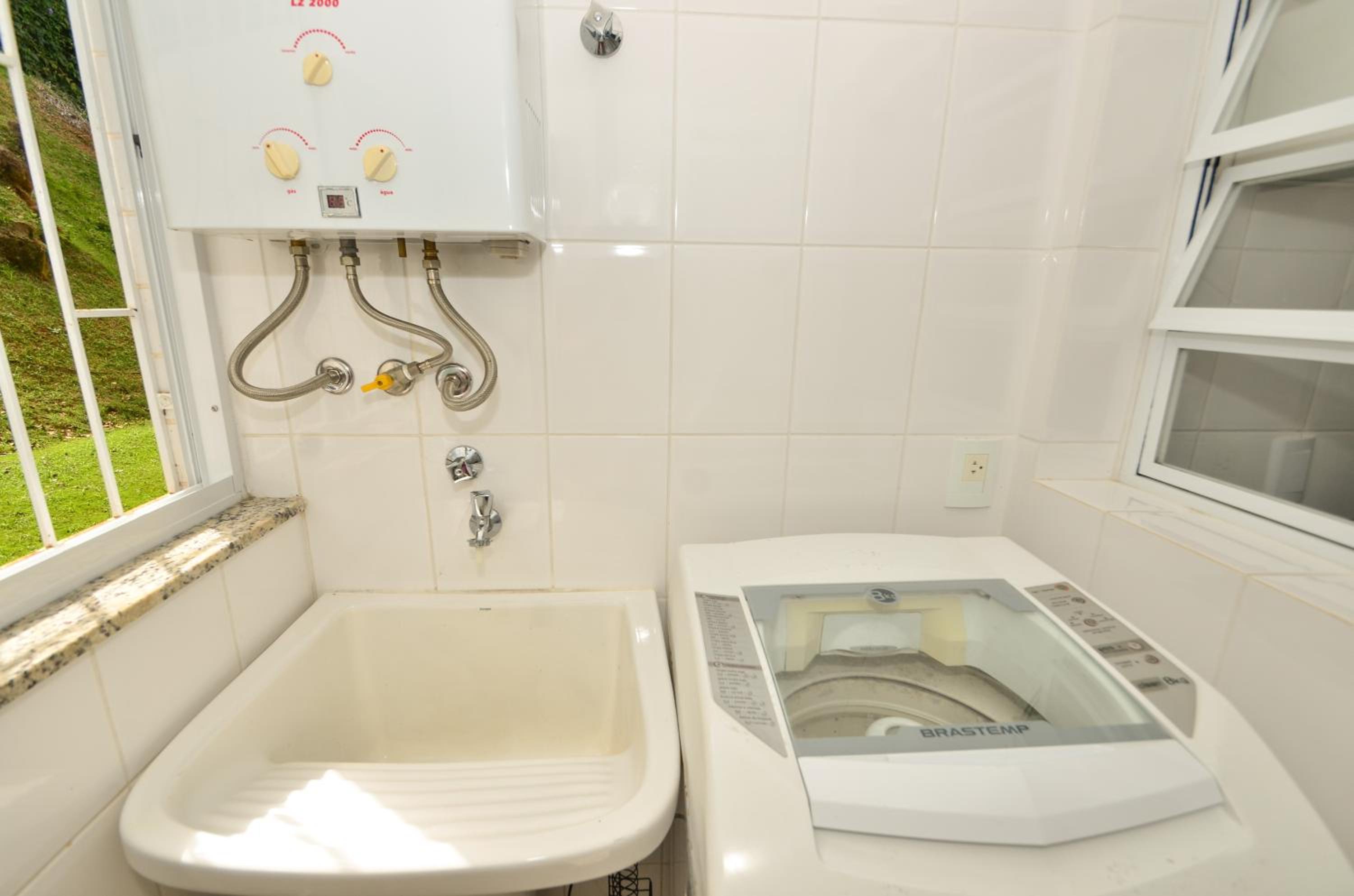 Água Azul, Condomínio 1 quadra da Praia Brava N396