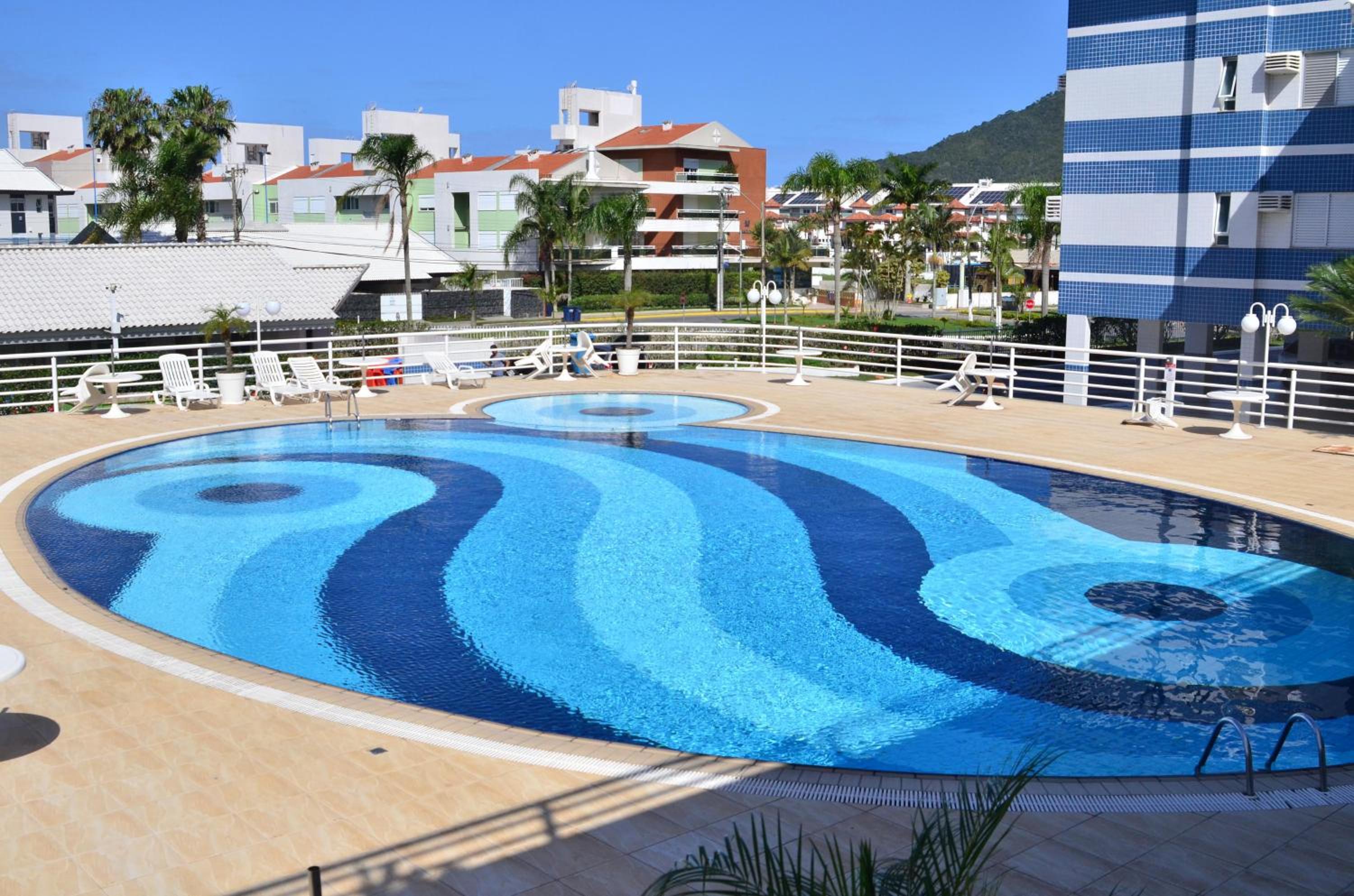 Água Azul, Condomínio 1 quadra da Praia Brava N396