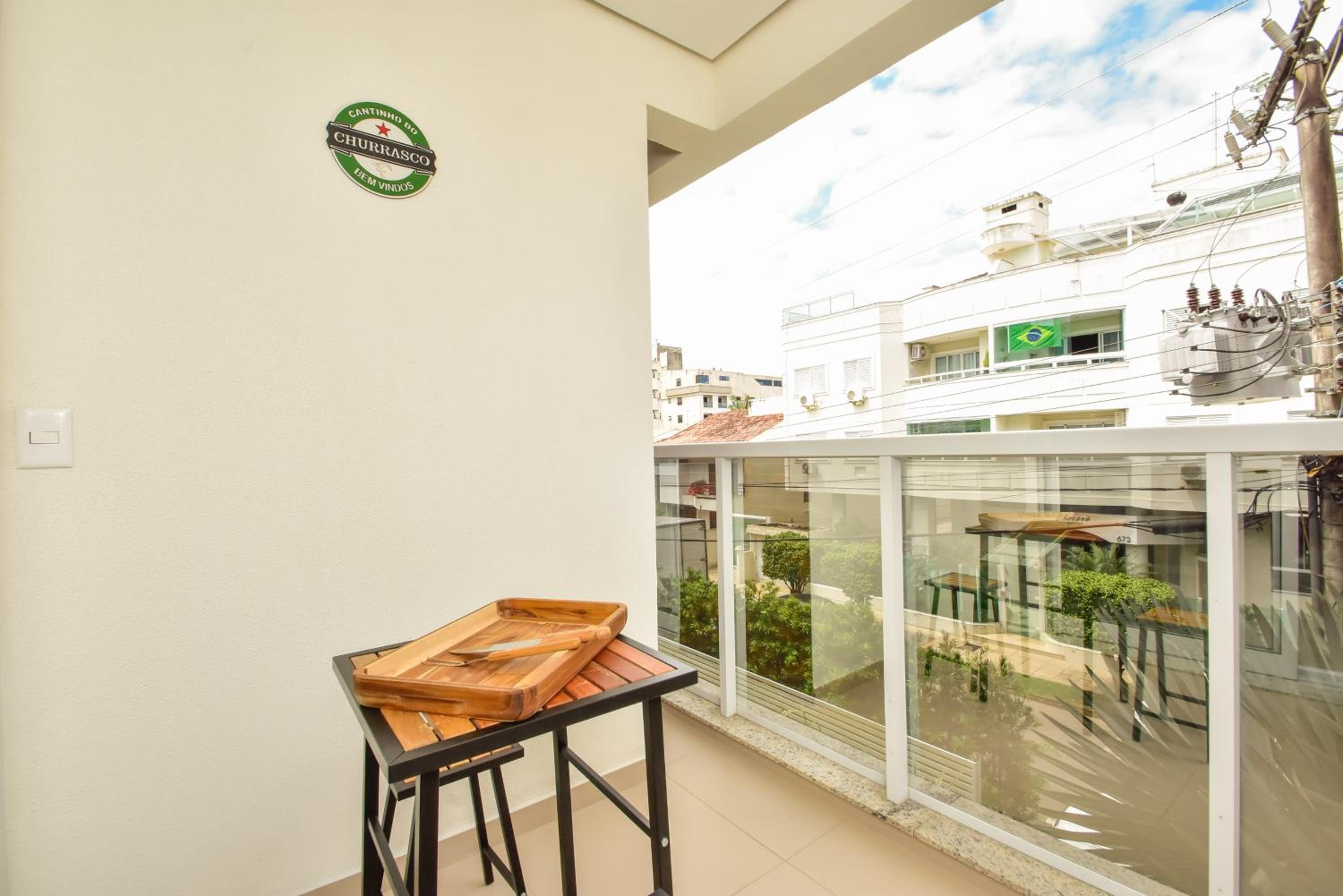 Apto Fino a 1 quadra da Praia em Canasvieiras N847