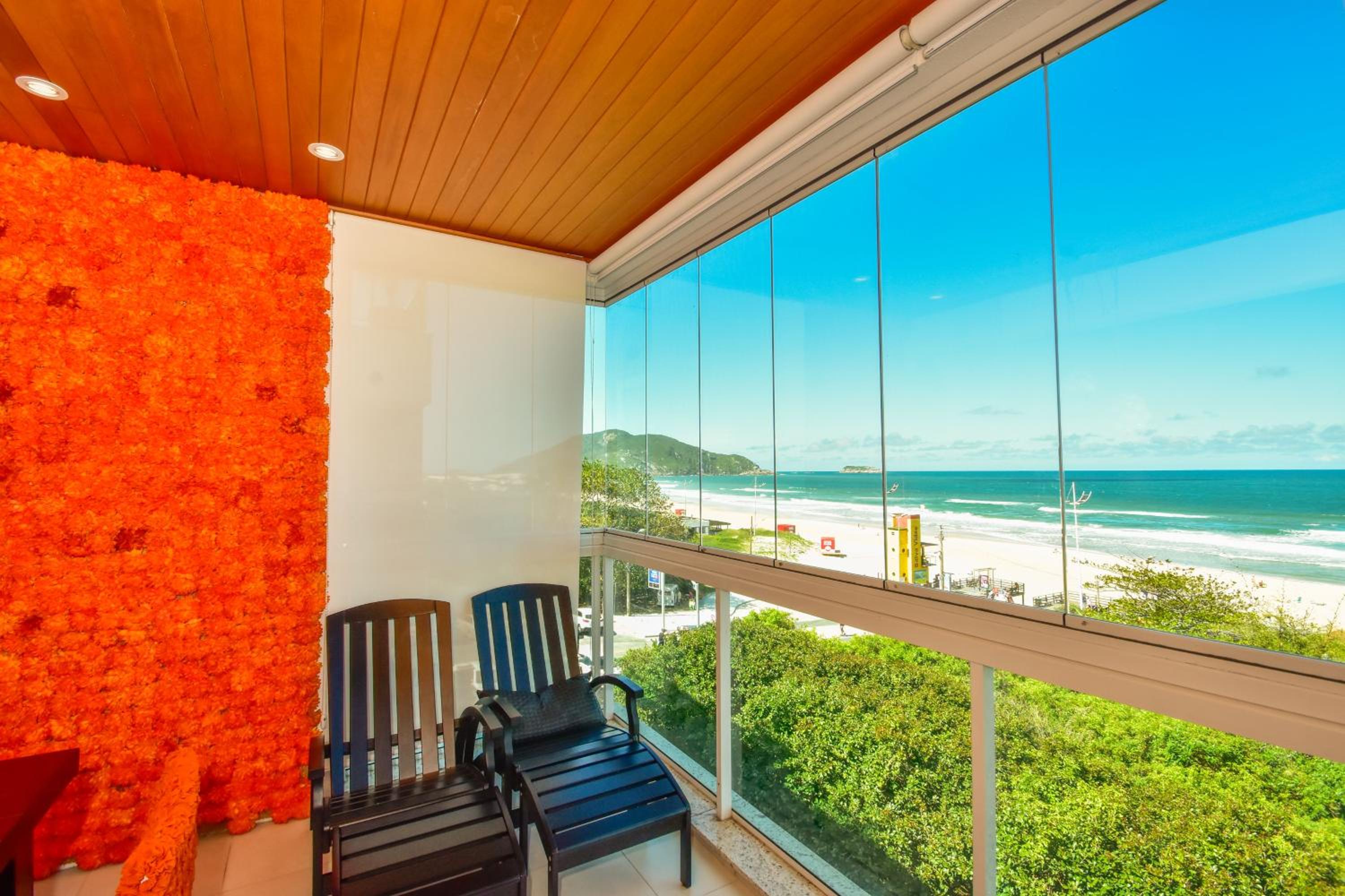Apartamento frente mar na Praia do Santinho N880