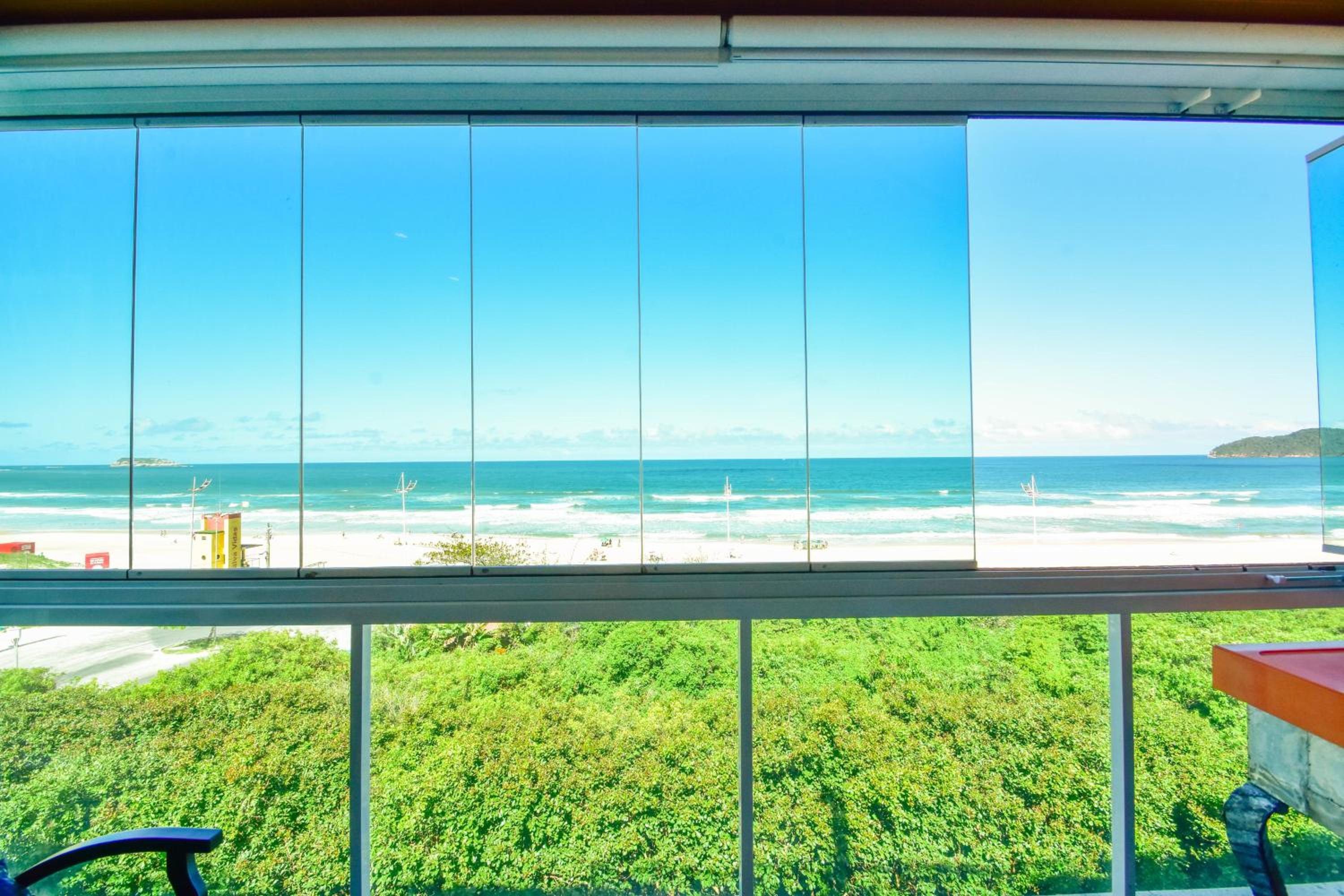 Apartamento frente mar na Praia do Santinho N880