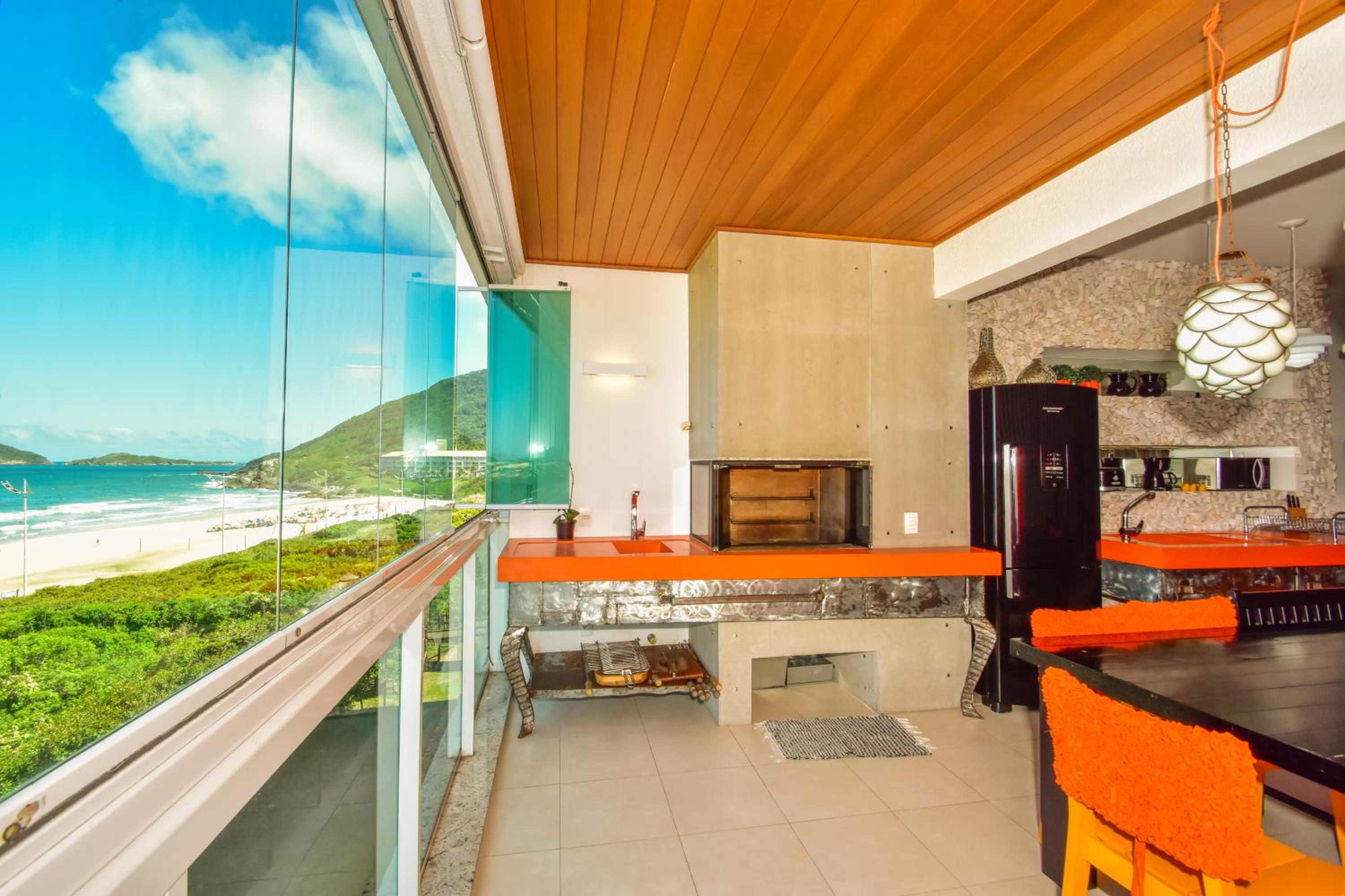Apartamento frente mar na Praia do Santinho N880