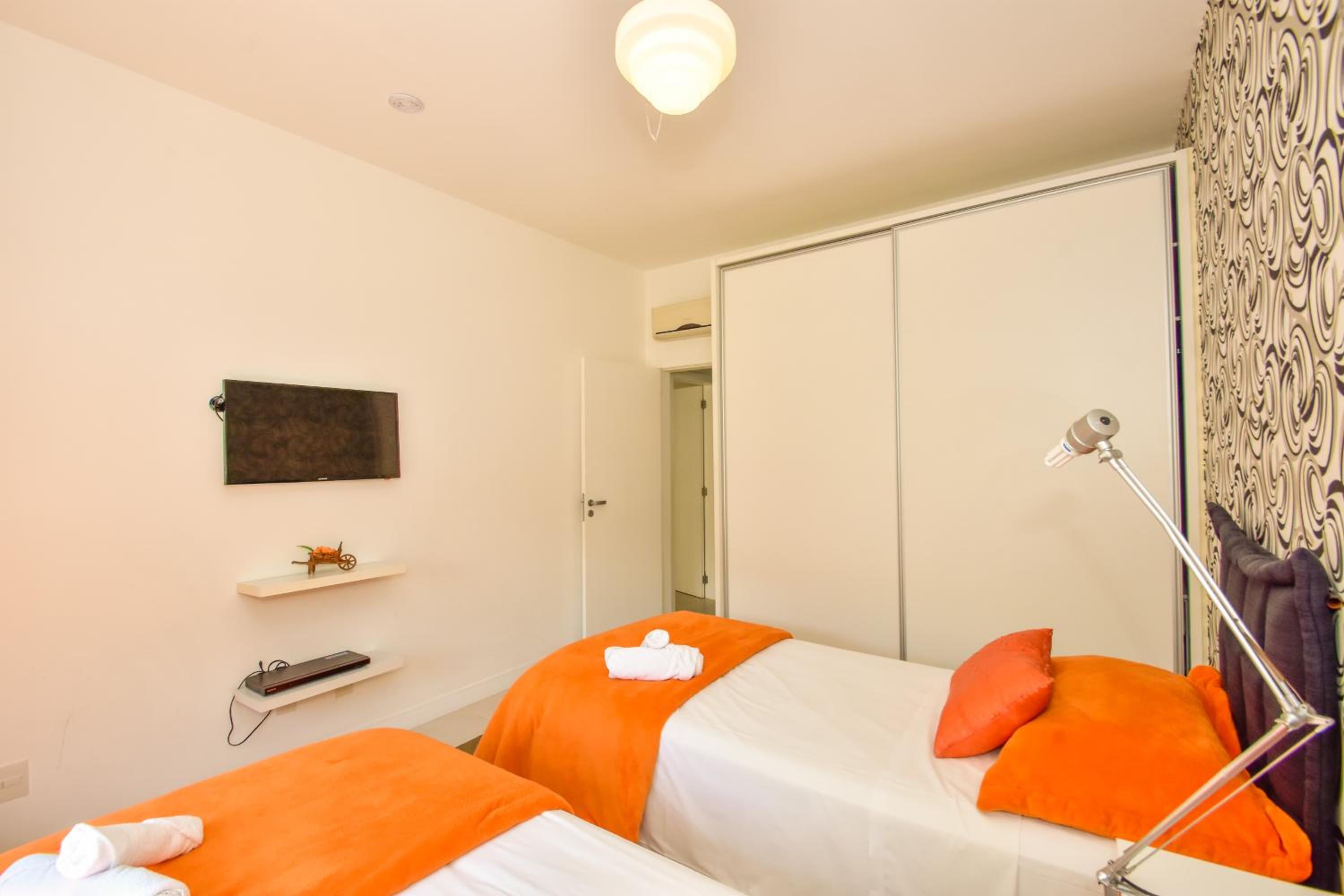 Apartamento frente mar na Praia do Santinho N880