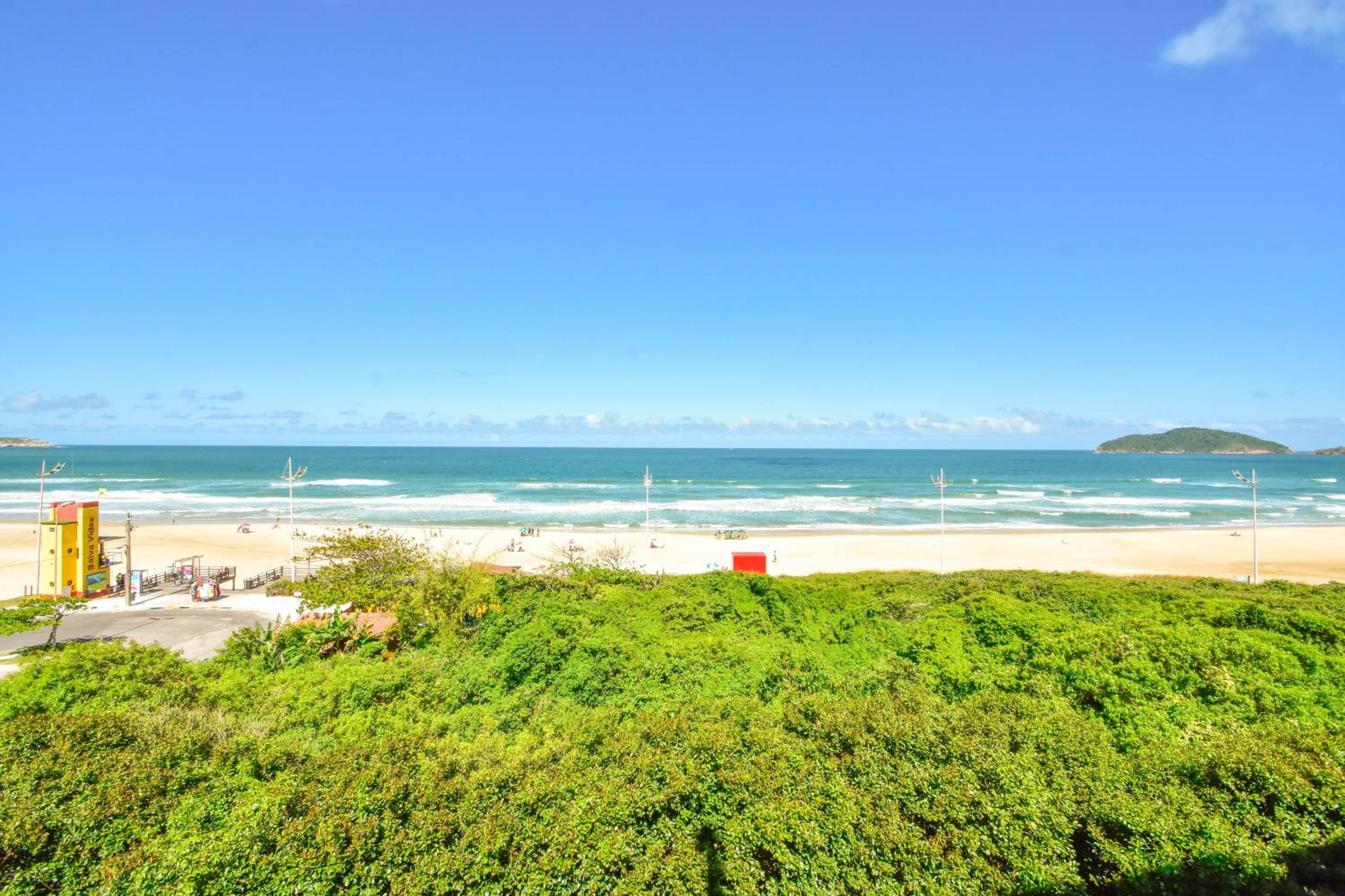 Apartamento frente mar na Praia do Santinho N880