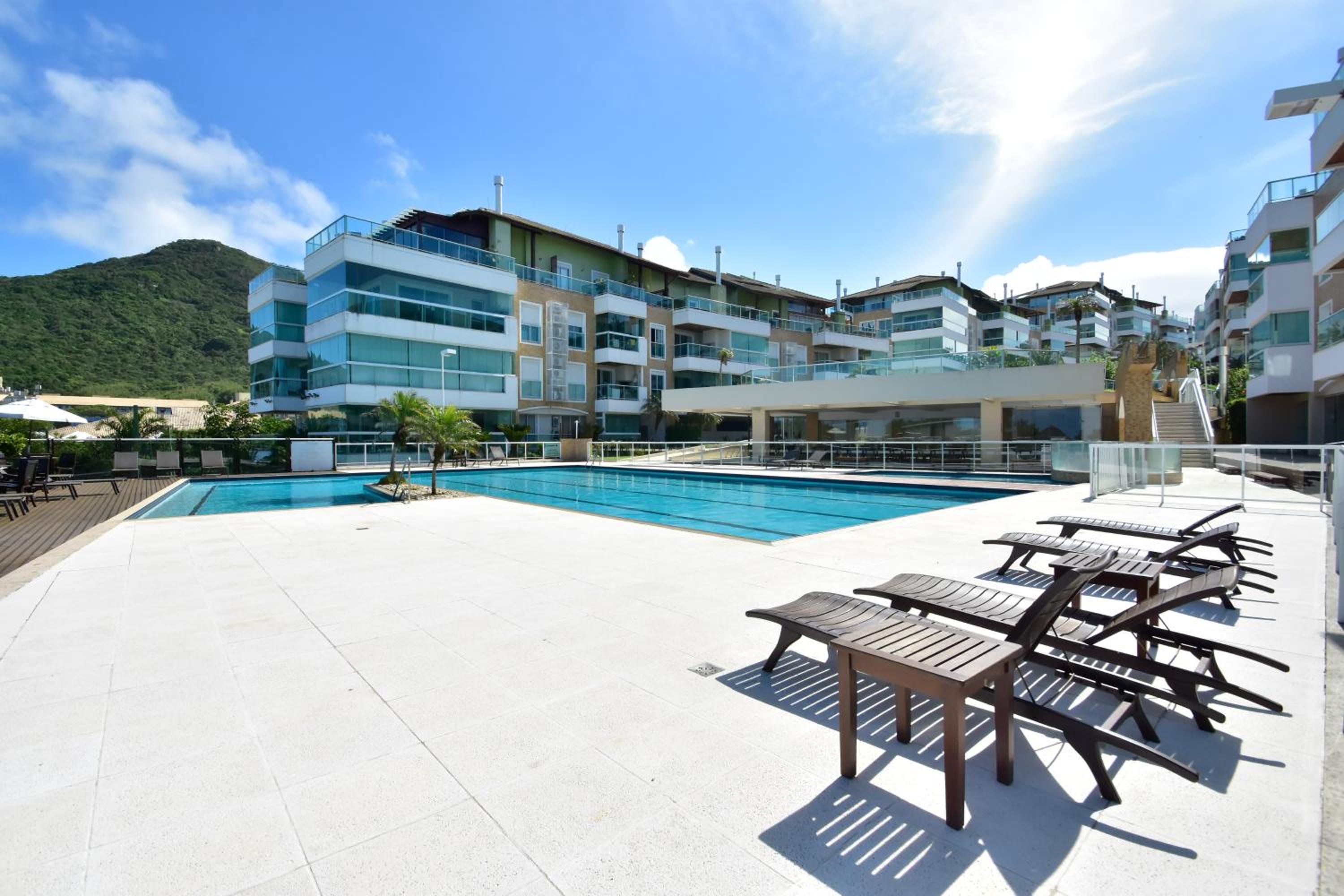 Apartamento frente mar na Praia do Santinho N880