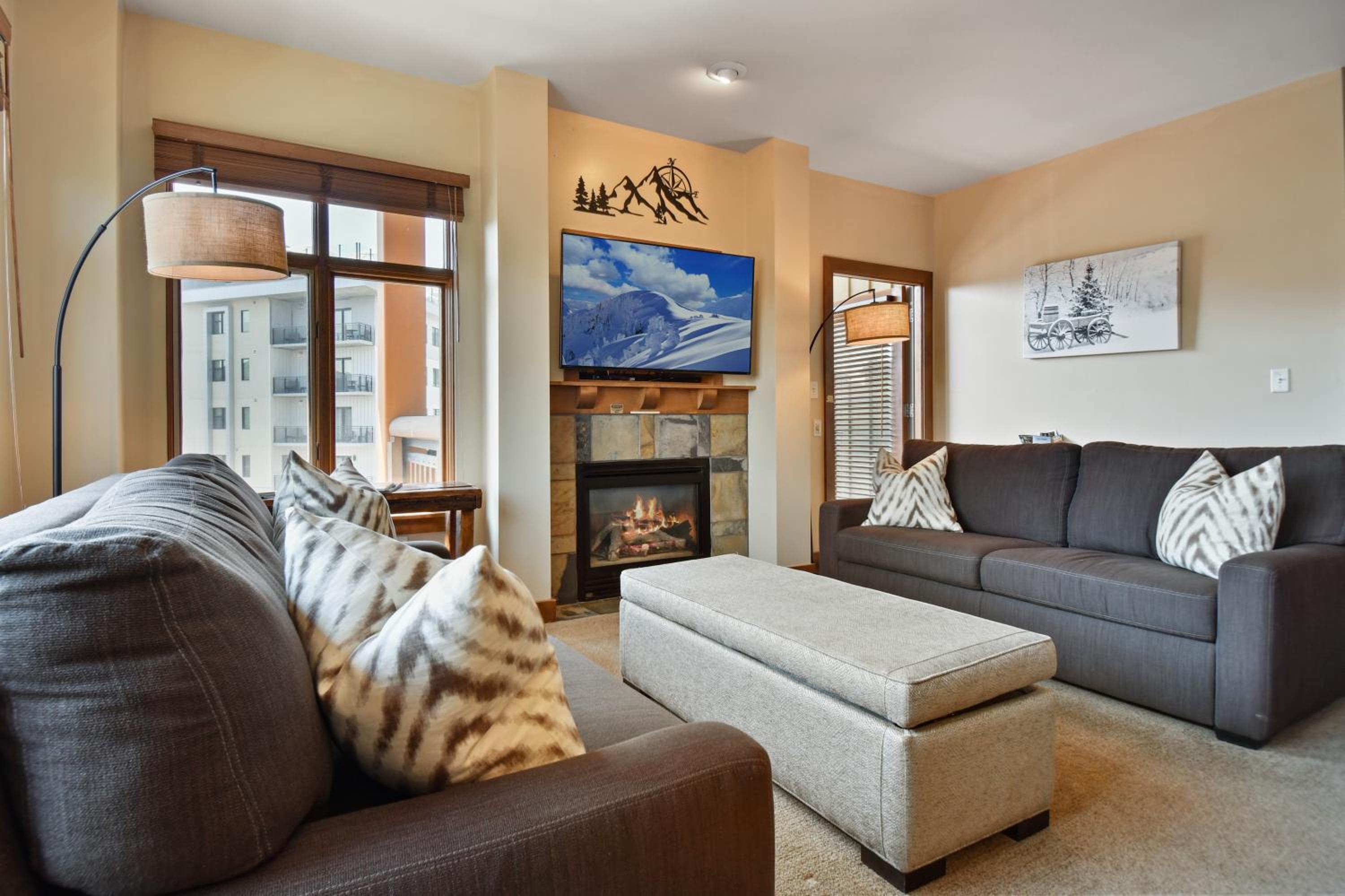 Unequalled Ski in Out, Next to Gondola, Sundial 2BR, Pool, Hot tub, Condo Nast Winner C316 view 4