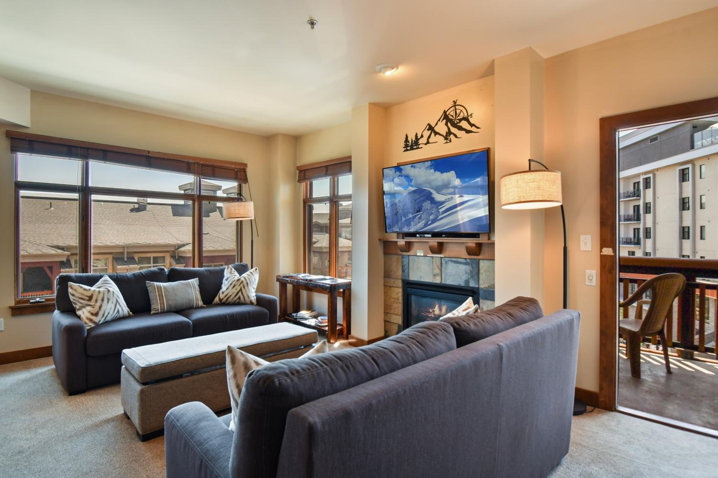 Unequalled Ski in Out, Next to Gondola, Sundial 2BR, Pool, Hot tub, Condo Nast Winner C316 view 5