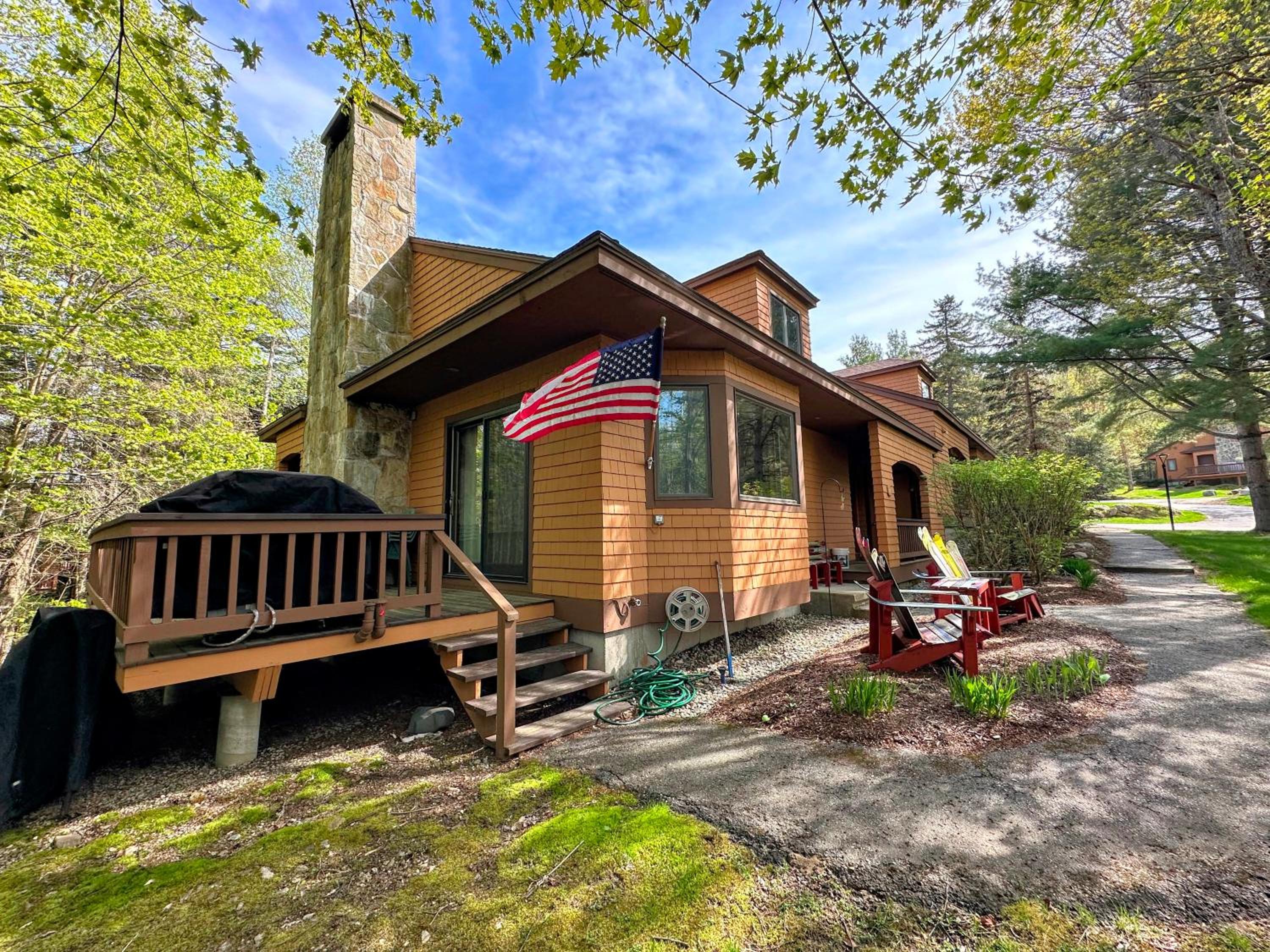 Bretton Woods home steps from the slopes, AC, pool passes, discounted cog tix! view 2
