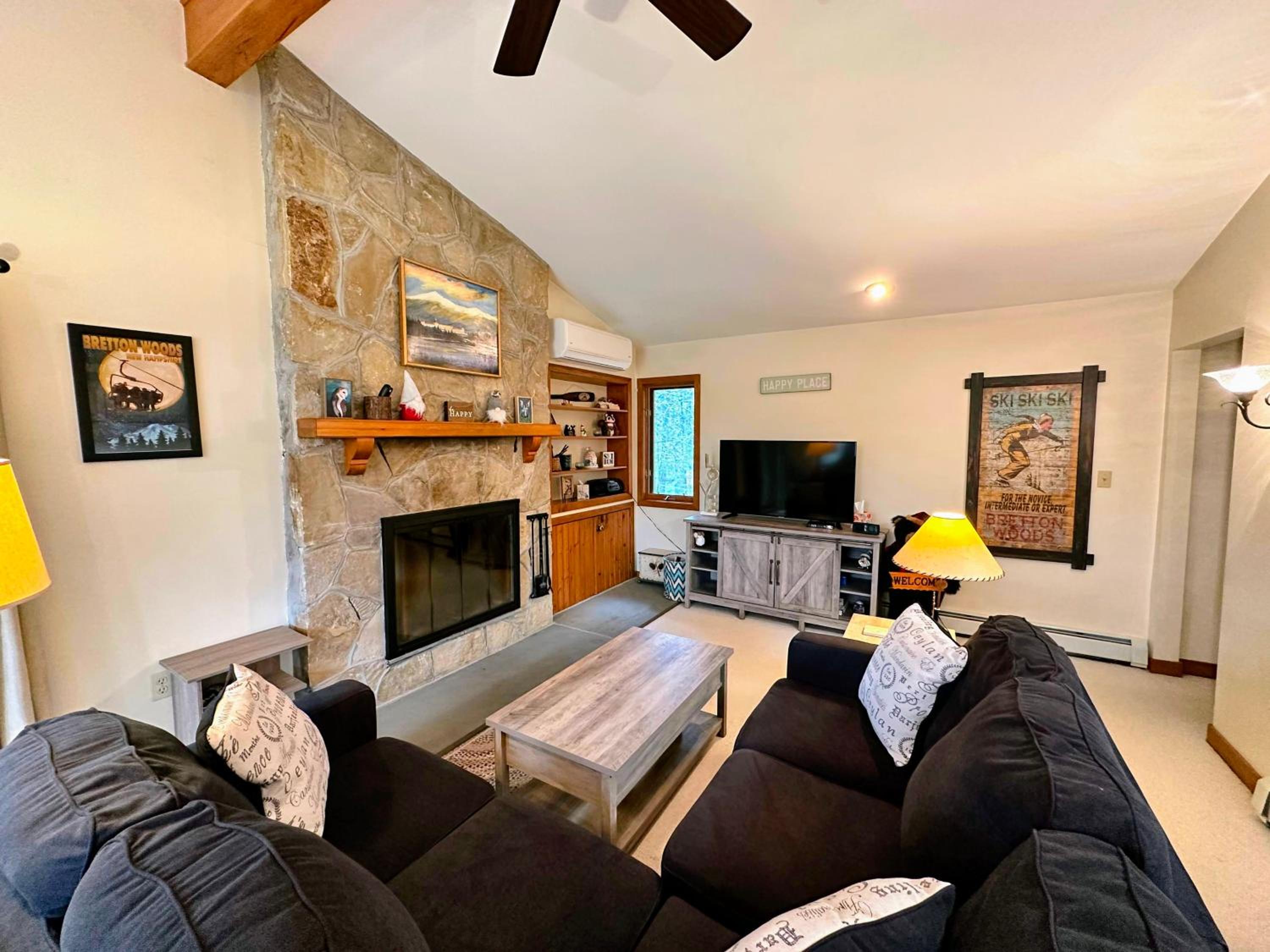 Bretton Woods home steps from the slopes, AC, pool passes, discounted cog tix! view 3
