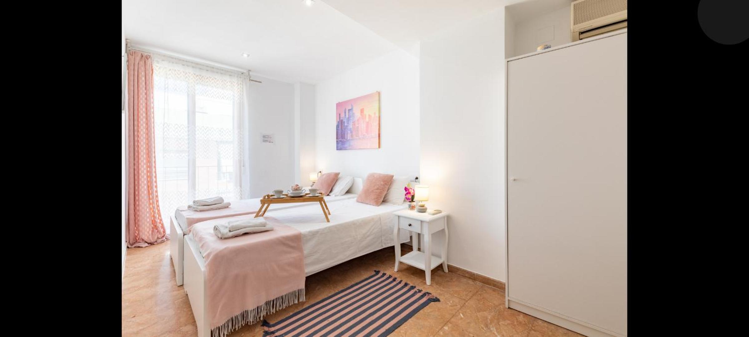 Aparthotel Mediterráneo by NeoHotels-Centro 8 min by Metro