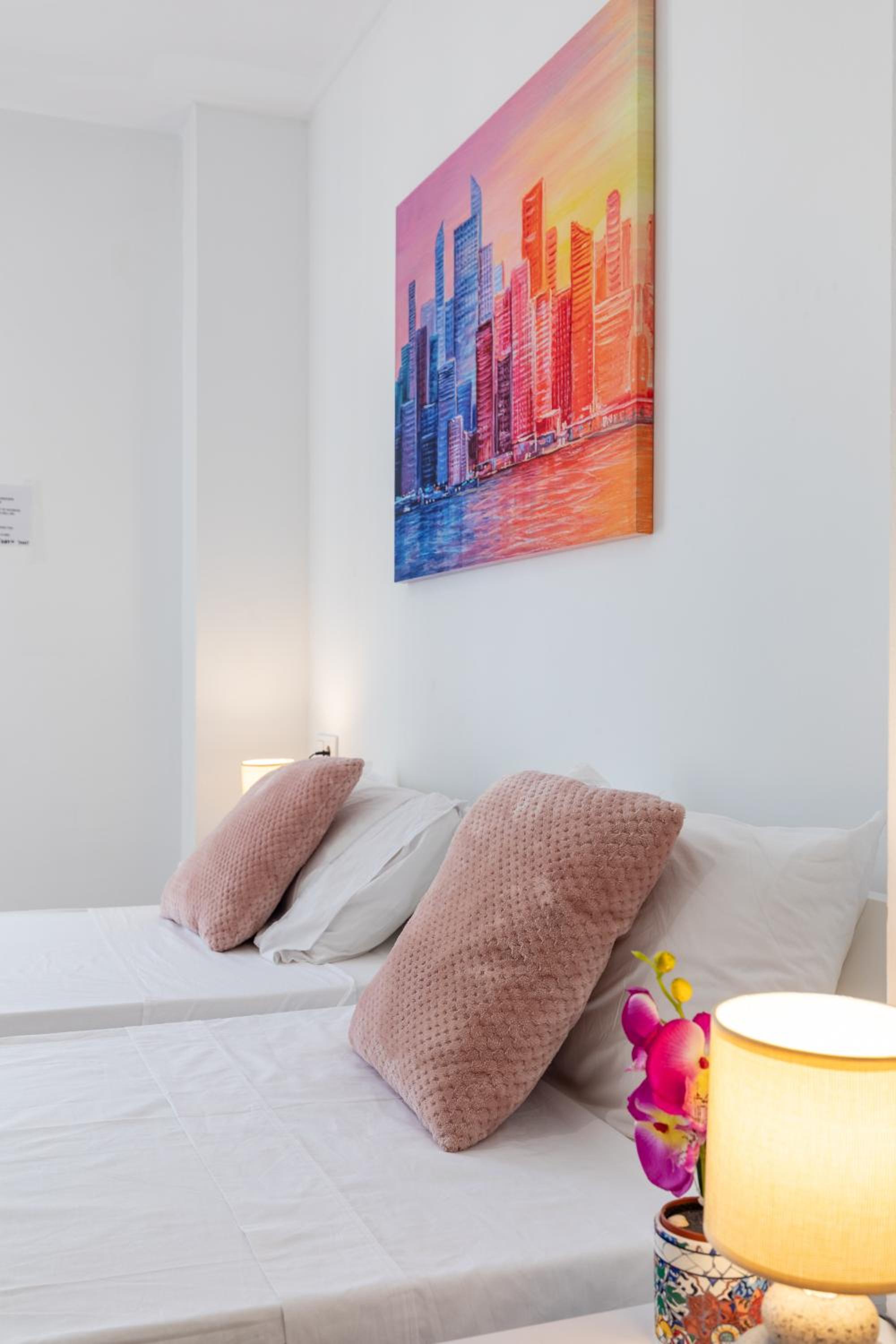 Aparthotel Mediterráneo by NeoHotels-Centro 8 min by Metro