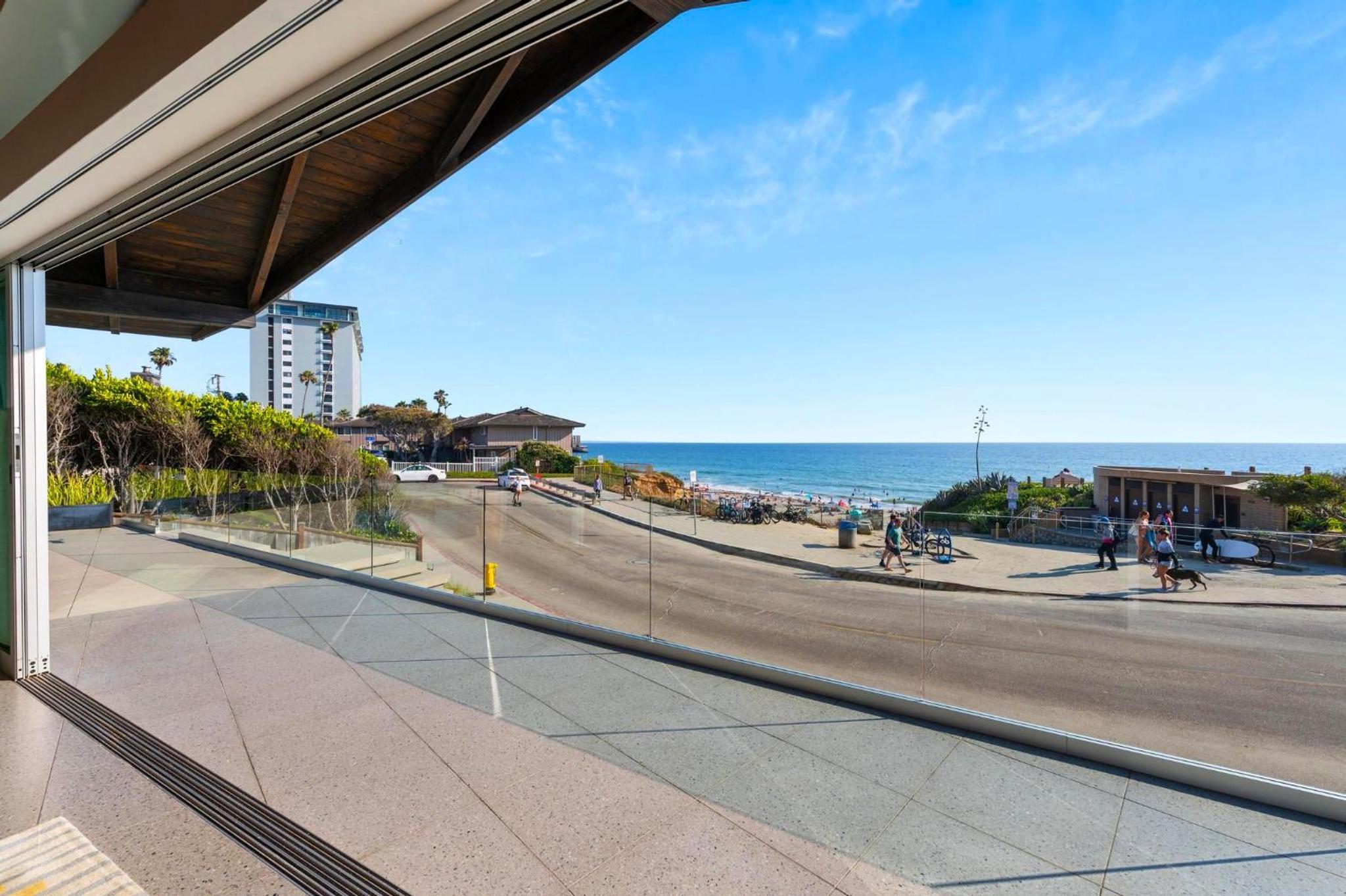 B5407 Beachfront Modern view 4