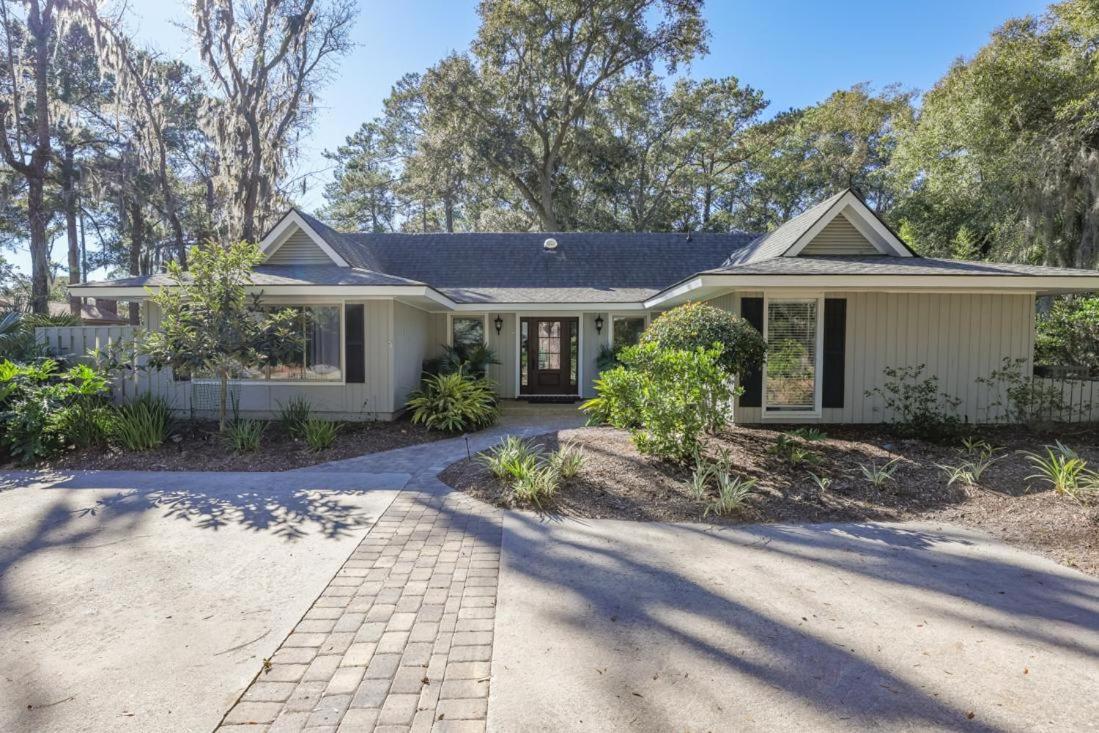 2 Heritage Road