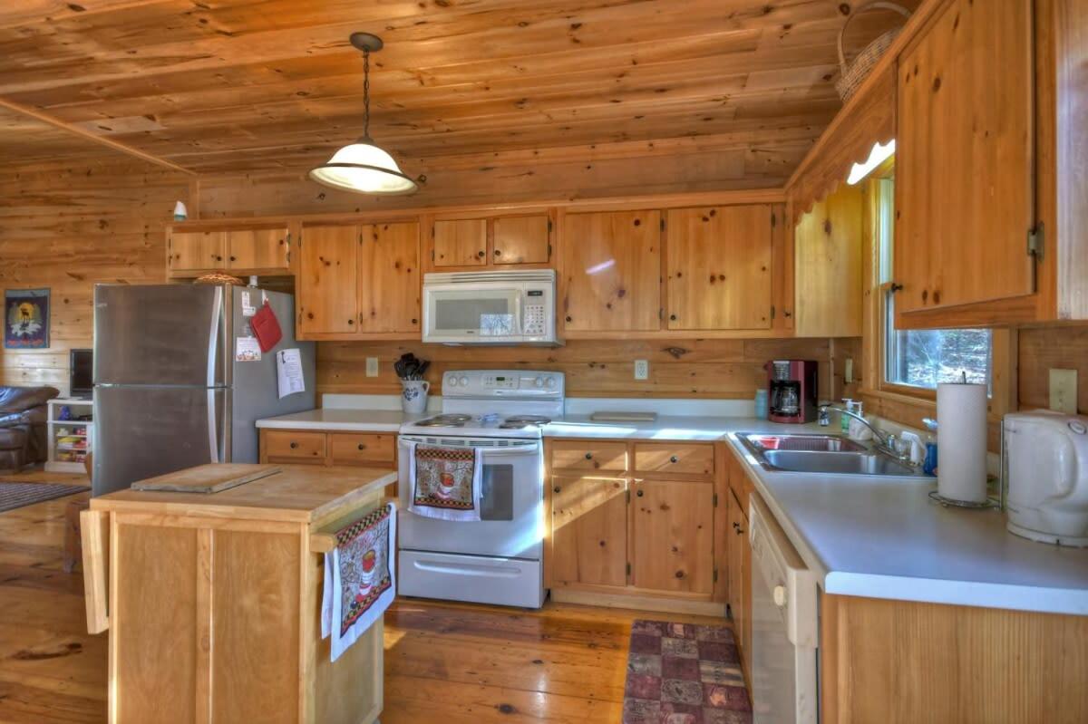 The Wander Inn Cabin In The BR Mtns w Hot Tub view 4