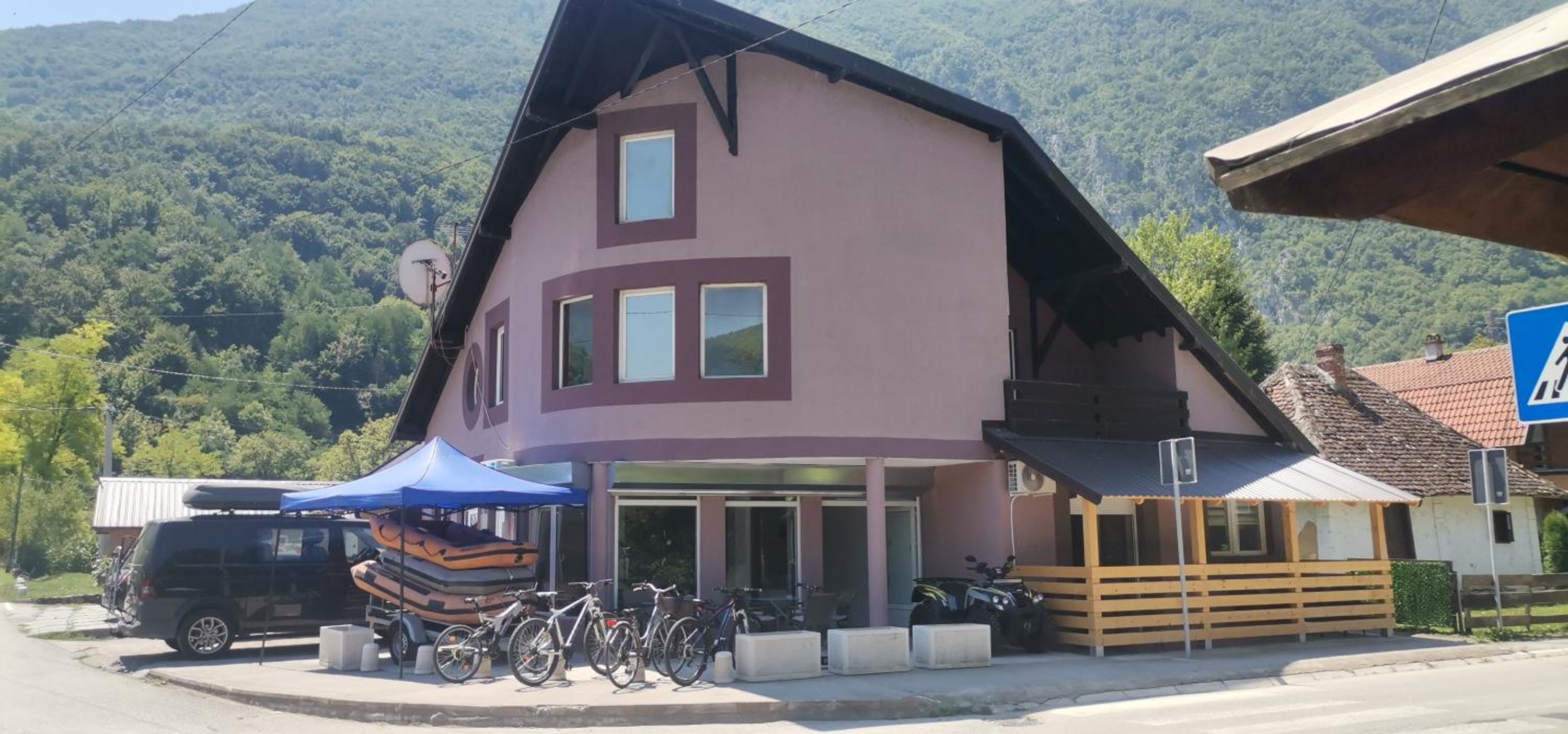 Vrabac Apartmani, Perucac