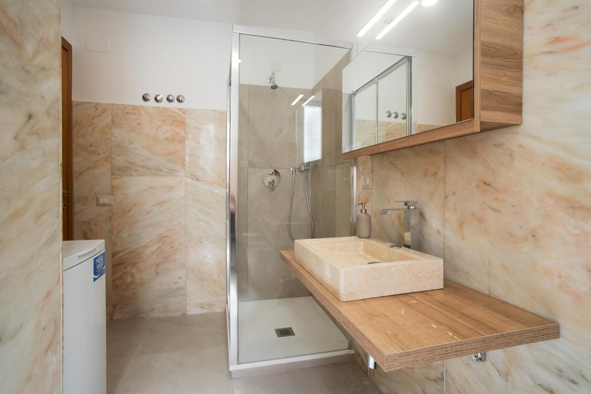 Vaticano Suite 3 bagni-11 posti-200mq-Wifi-Garage