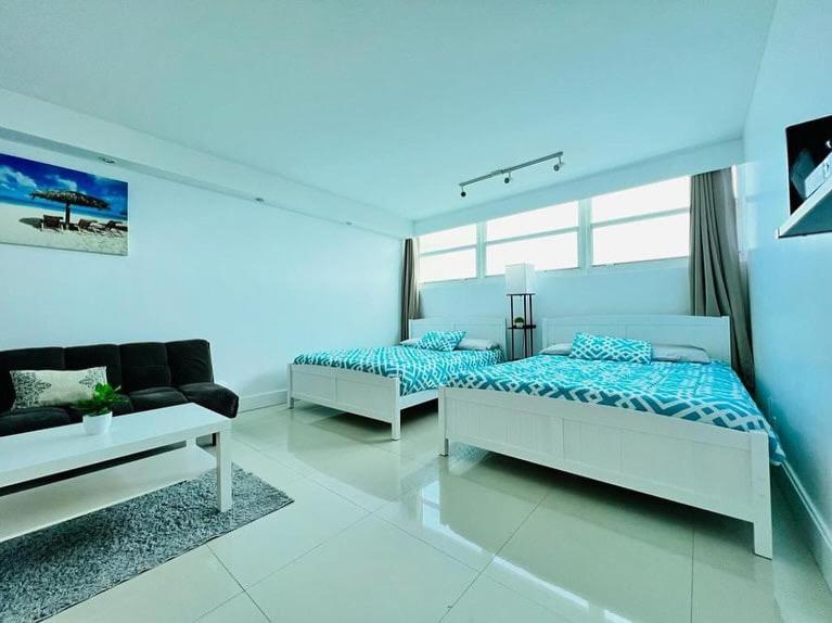 Oceanfront Studio with Pool, Beach Access and FREE Parking