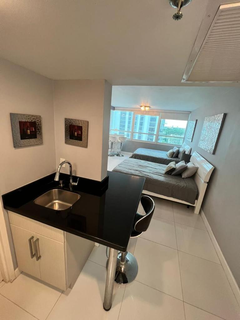 Oceanfront Studio with Pool, Beach Access and FREE Parking