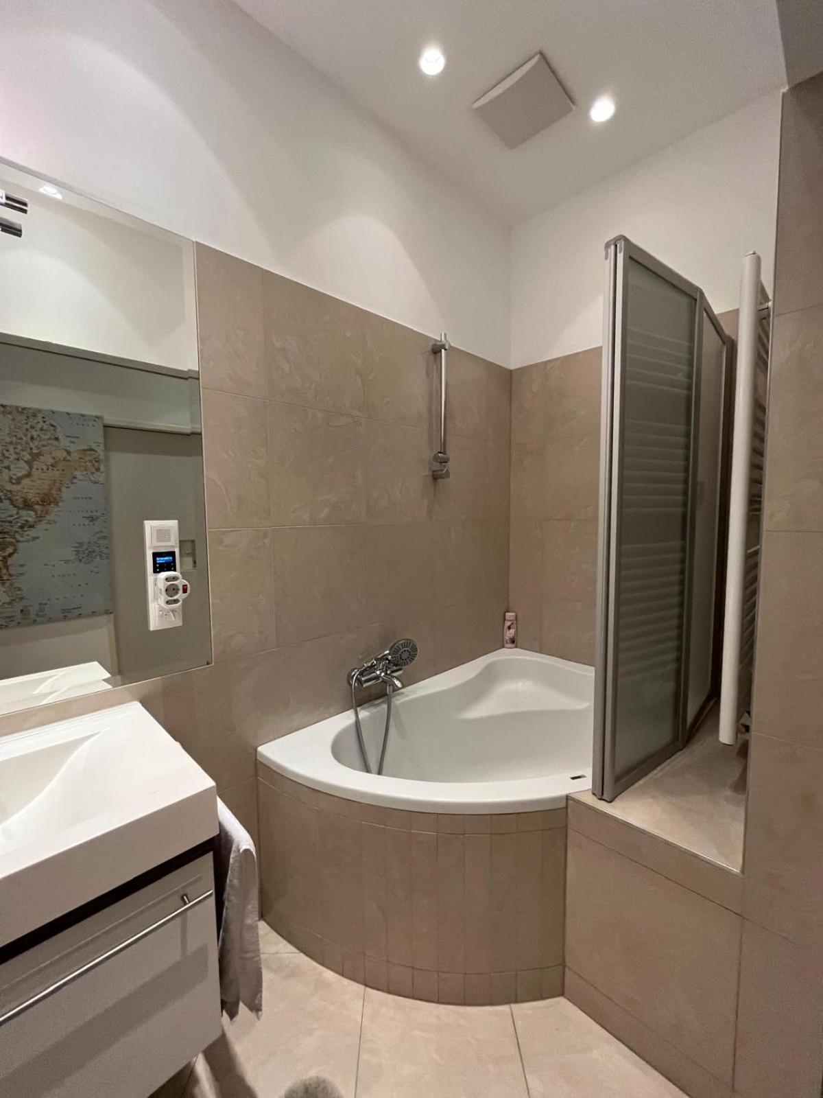 Luxury CityApartment 5