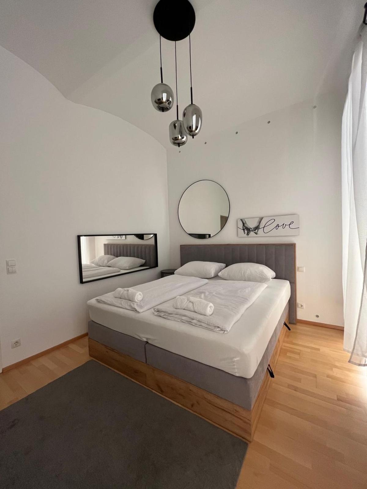 Luxury CityApartment 5