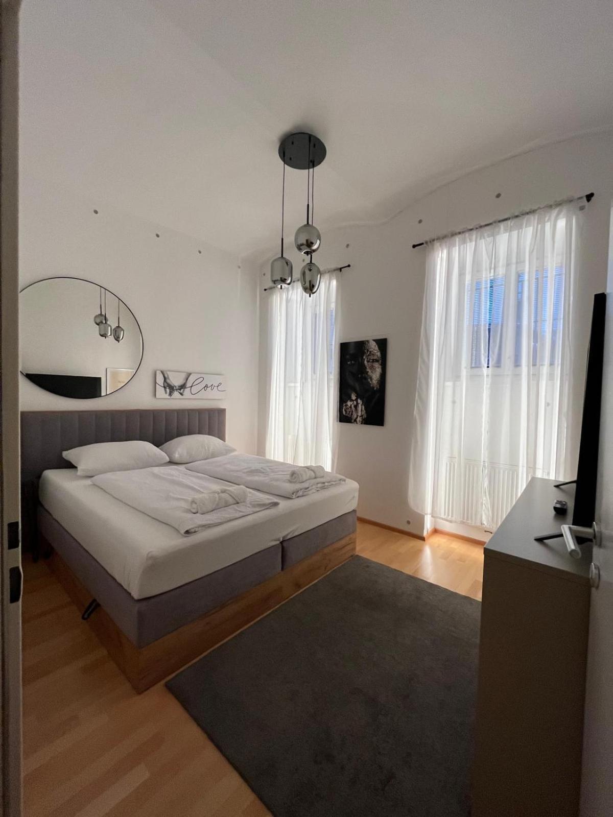 Luxury CityApartment 5