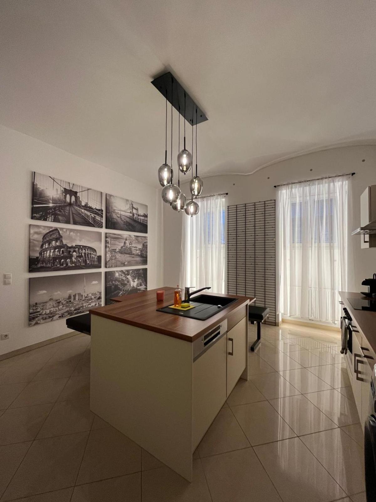 Luxury CityApartment 5