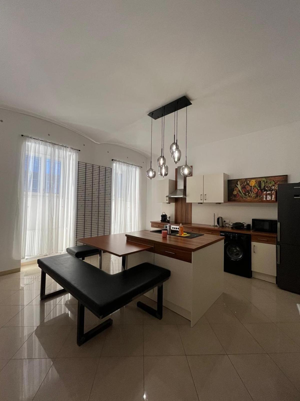 Luxury CityApartment 5