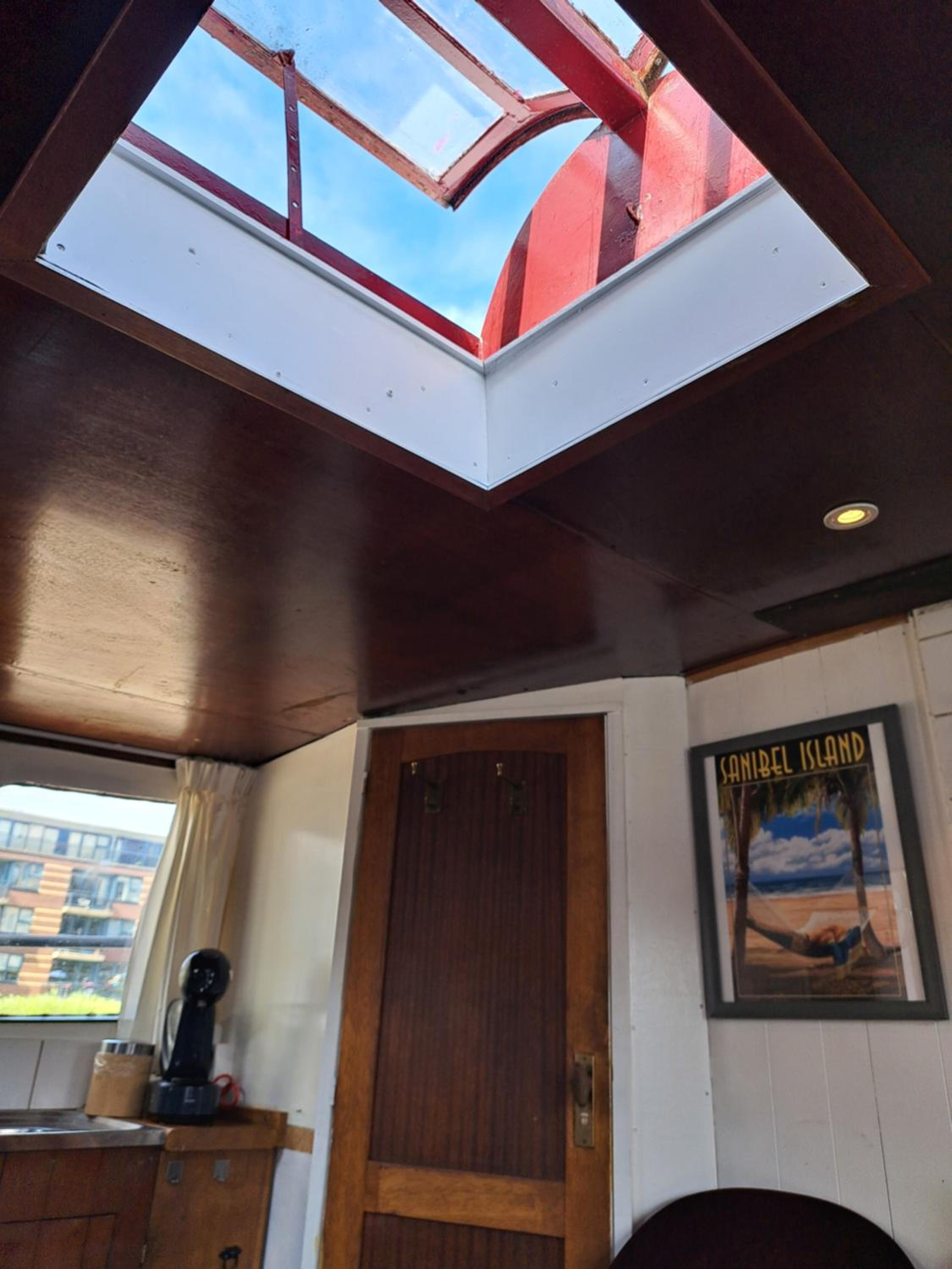 B&B Teddy "Prachtig authentiek woonschip uit 1912, 15 minuten van Amsterdam" view 2