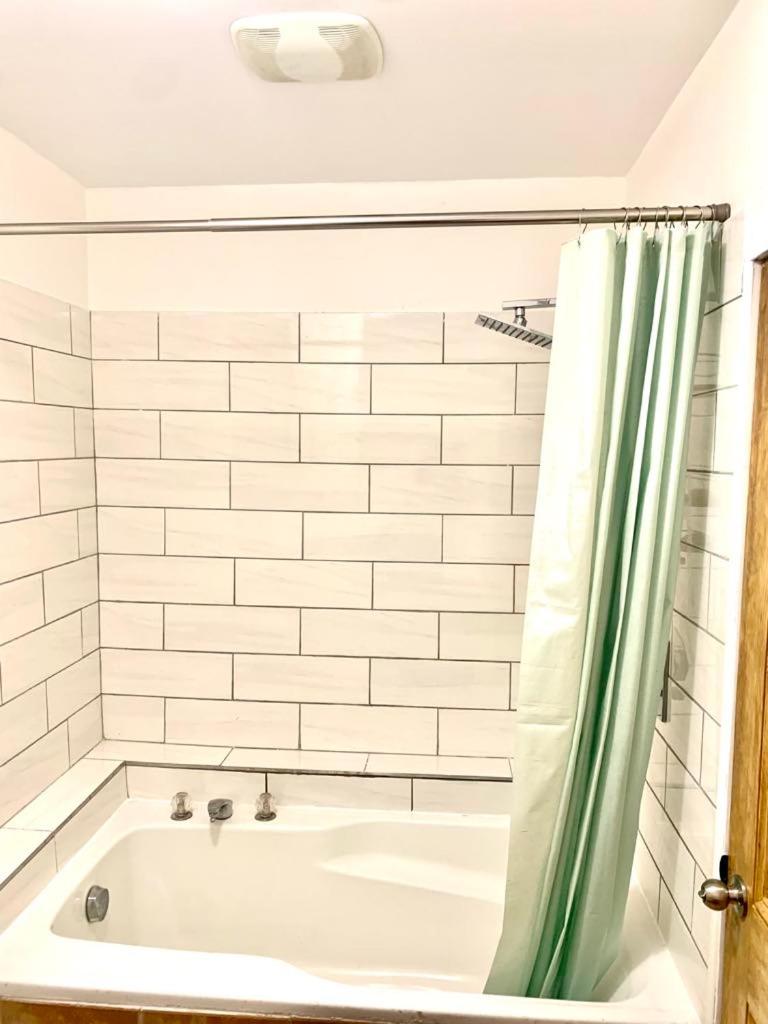 Select Room in 2-Bedroom Apartment, Quebec City