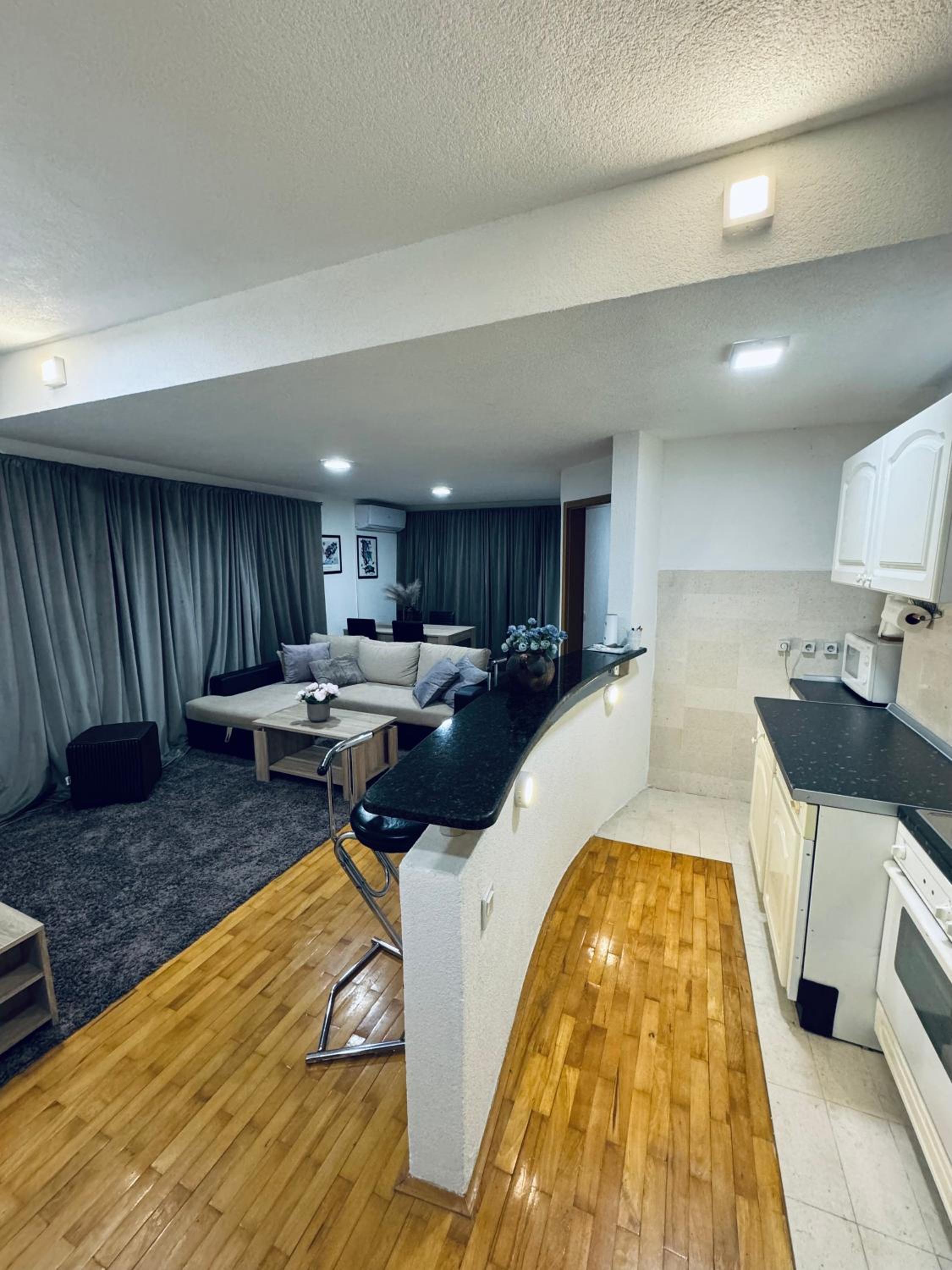 Gianni's Apartments
