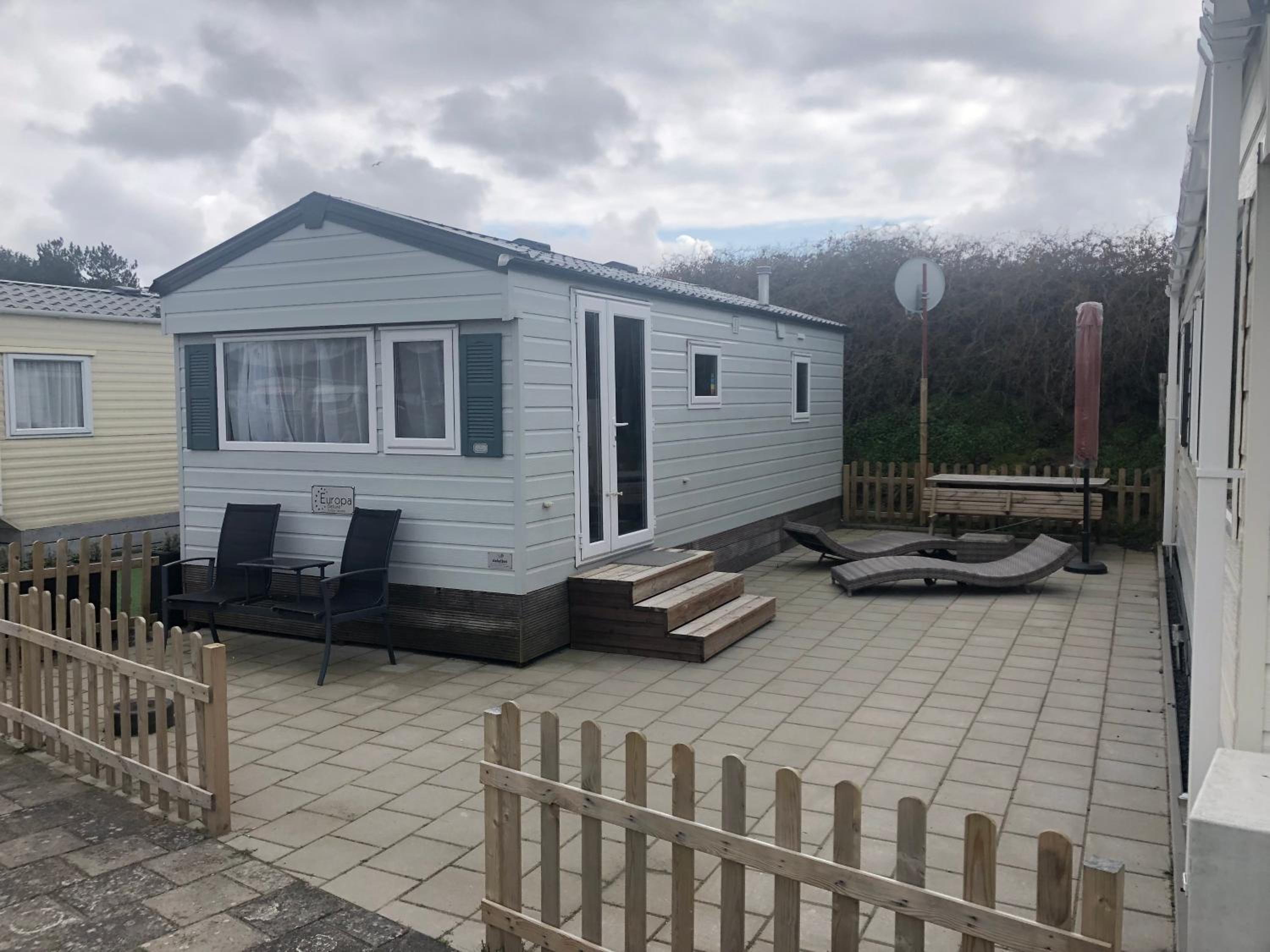 Luxe Chalet op camping Duindoorn, IJmuiden aan Zee, in de buurt van F1 circuit Zandvoort en Bloemendaal op loopafstand strand view 4