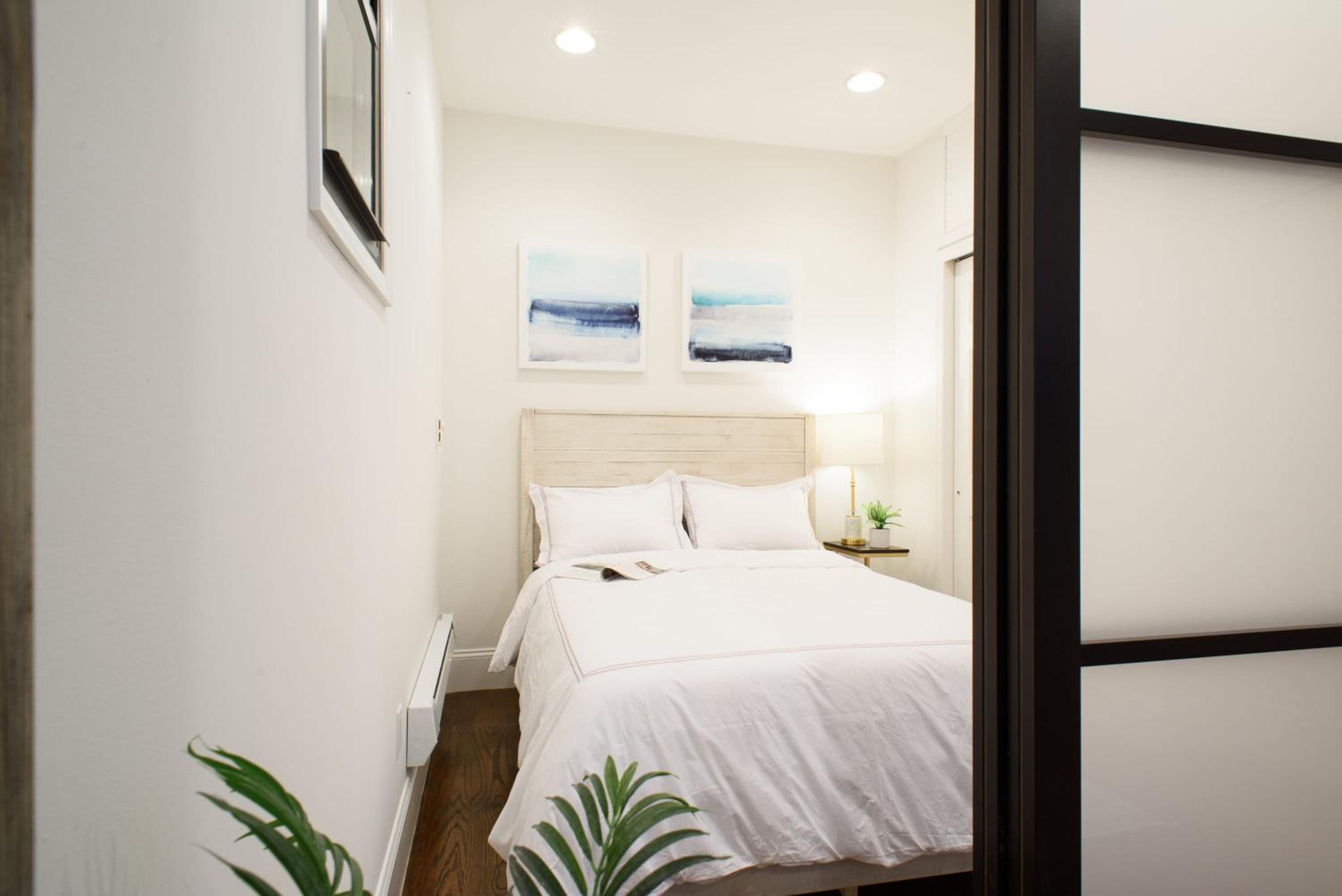 69-2B Prime Lower East East BRAND NEW 1br Apt