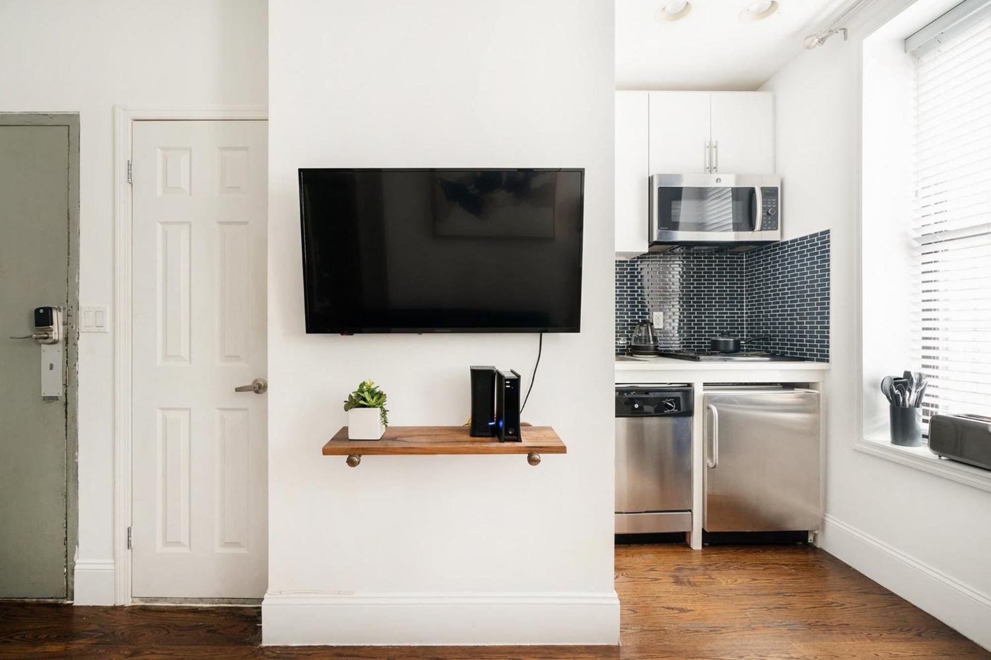 69-2B Prime Lower East East BRAND NEW 1br Apt