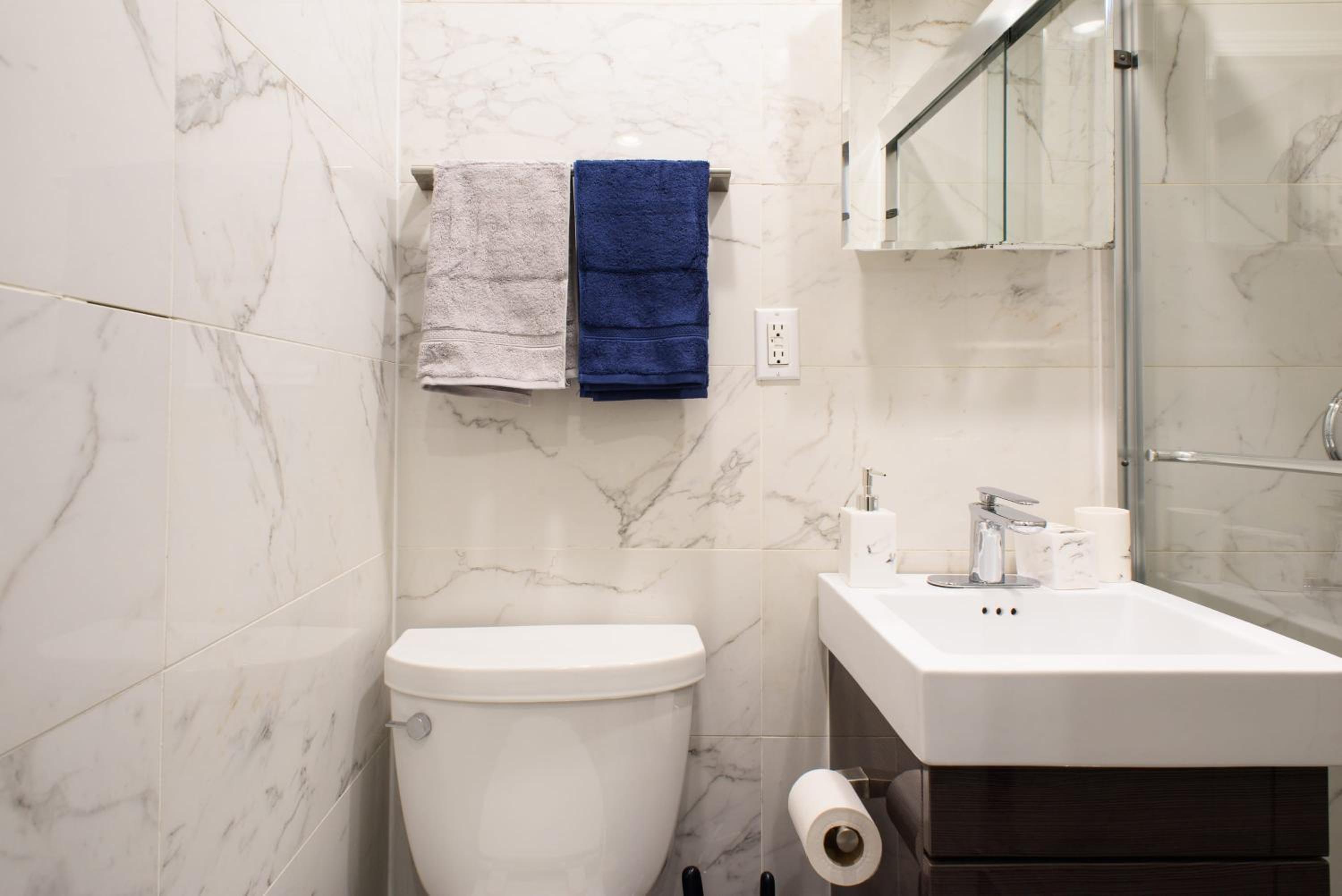 69-2B Prime Lower East East BRAND NEW 1br Apt