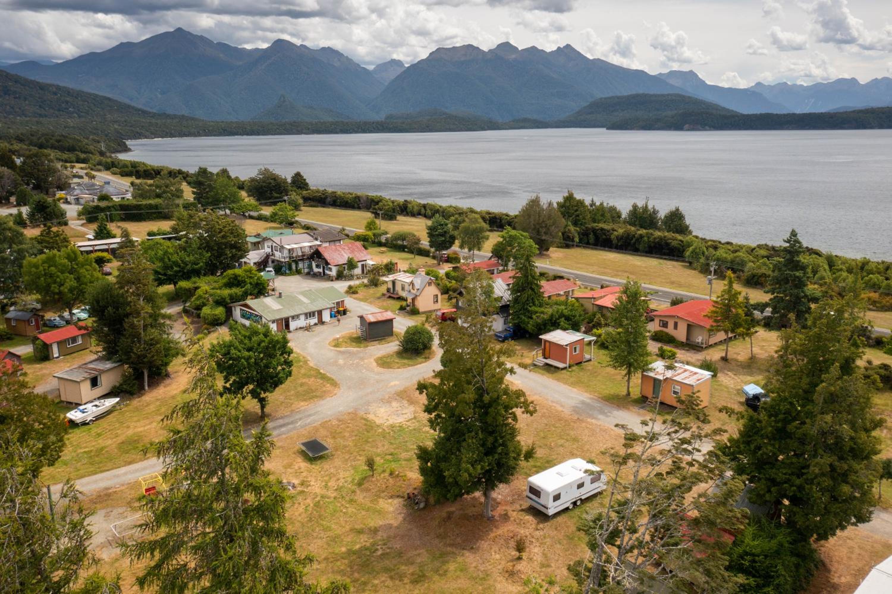Hotel Manapouri Holiday Park - Image 1