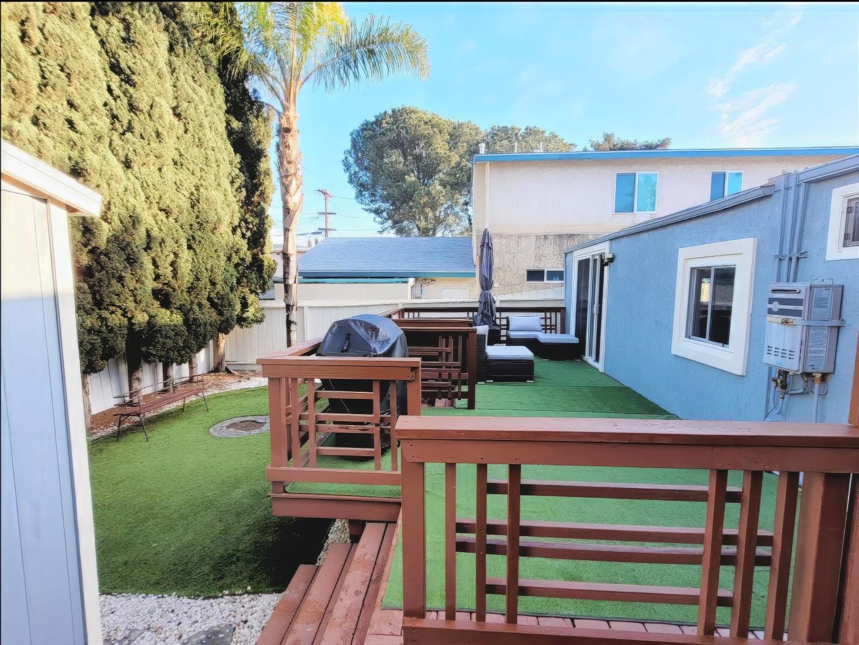 Navigate Stays Beach Cottage with Backyard & Parking