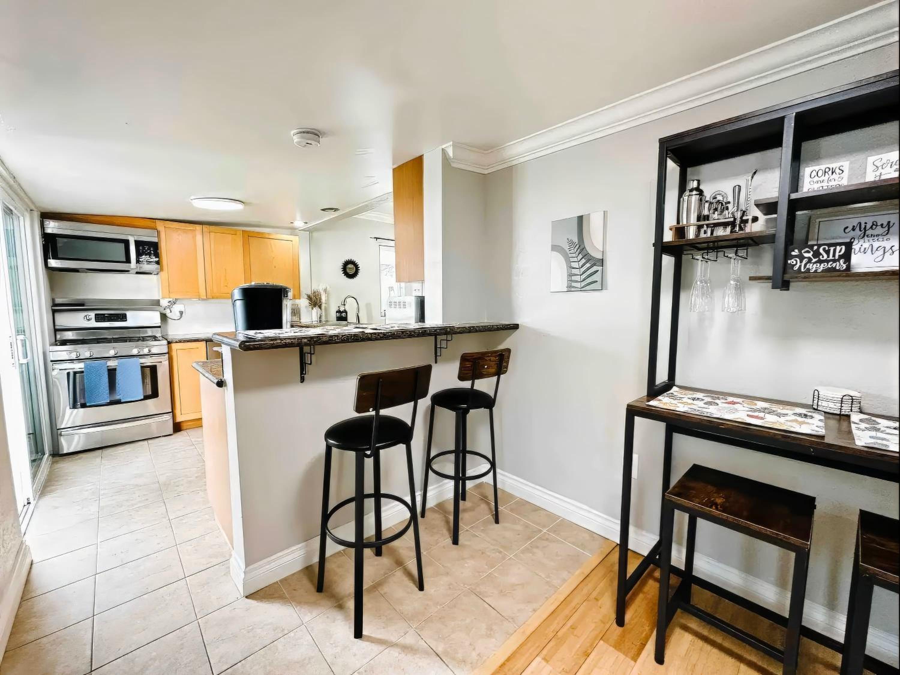 Navigate Stays Beach Cottage with Backyard & Parking