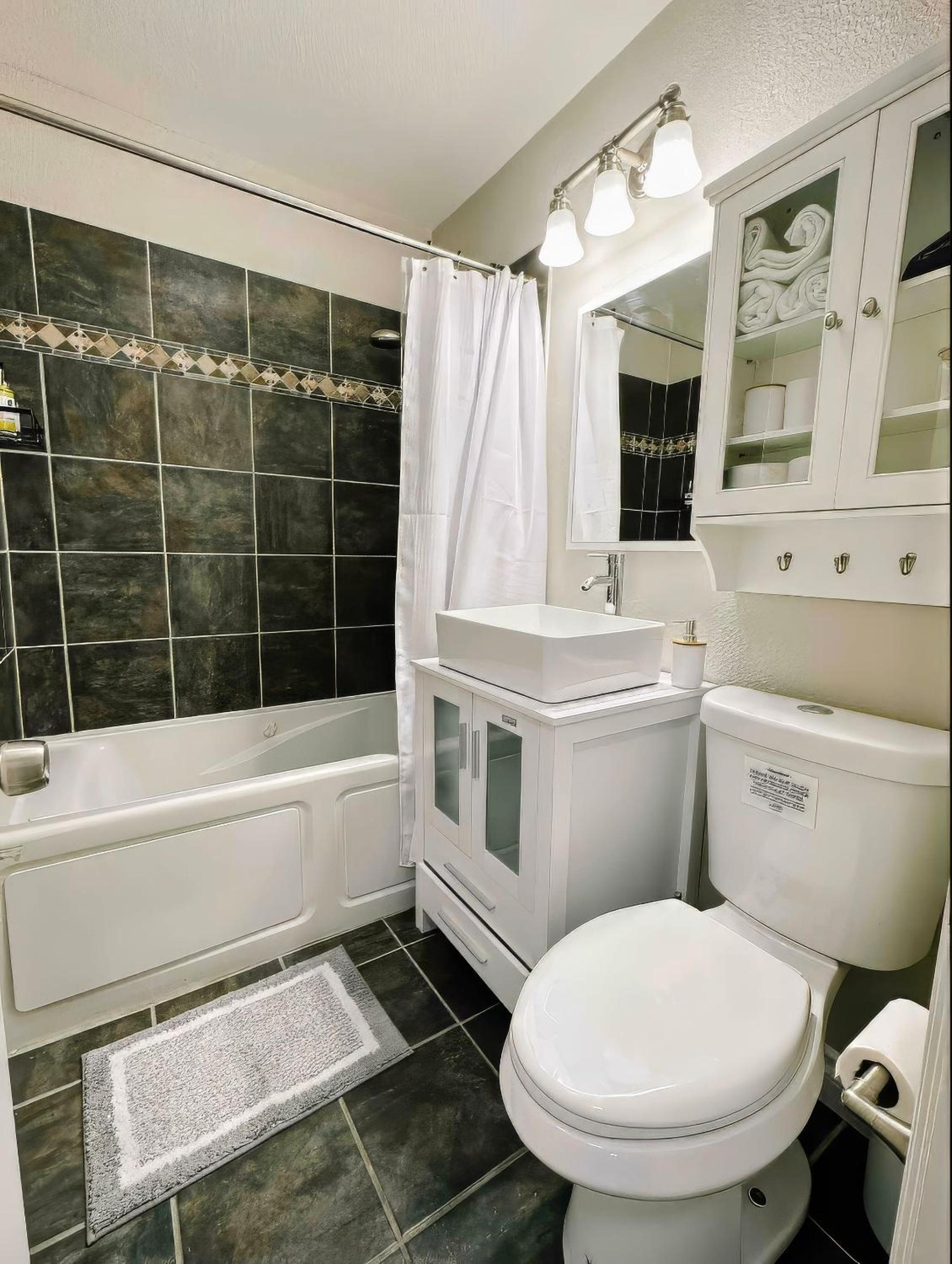 Navigate Stays Beach Cottage with Backyard & Parking