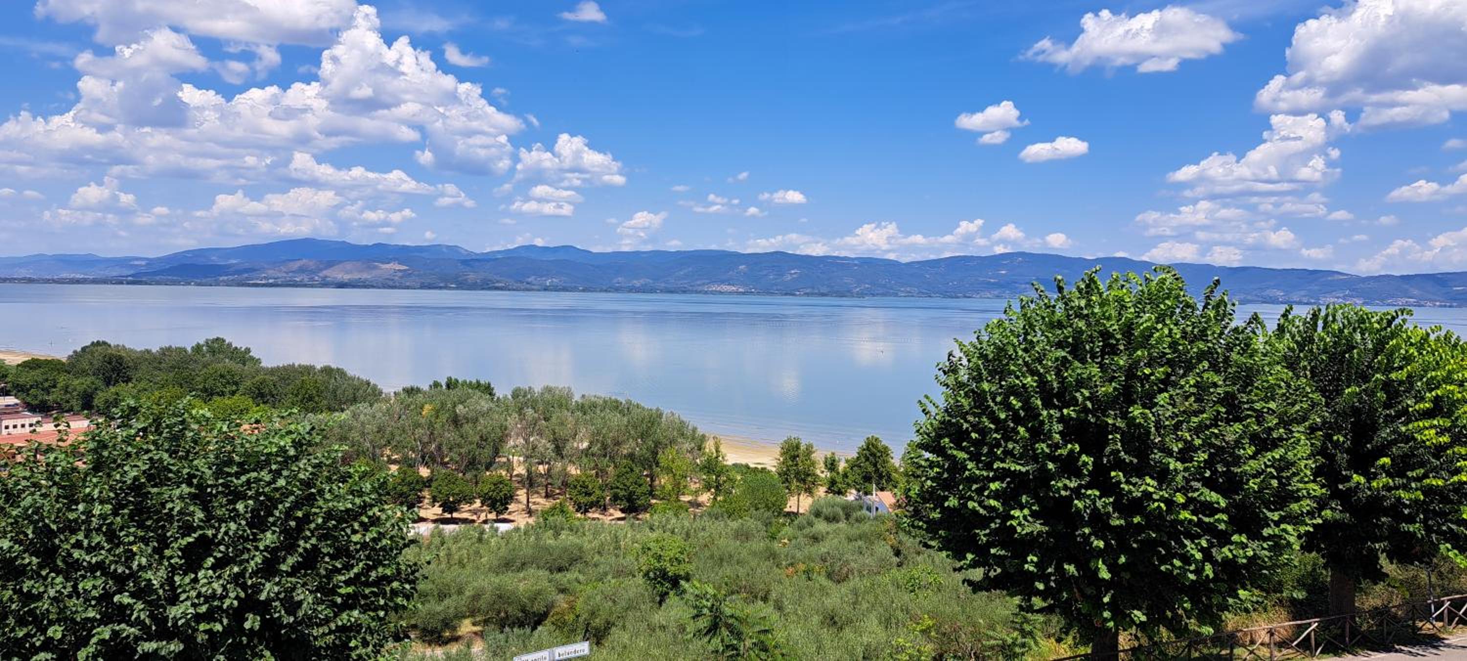 L'incanto del Trasimeno con giardino vista lago nel cuore di Castiglione view 4