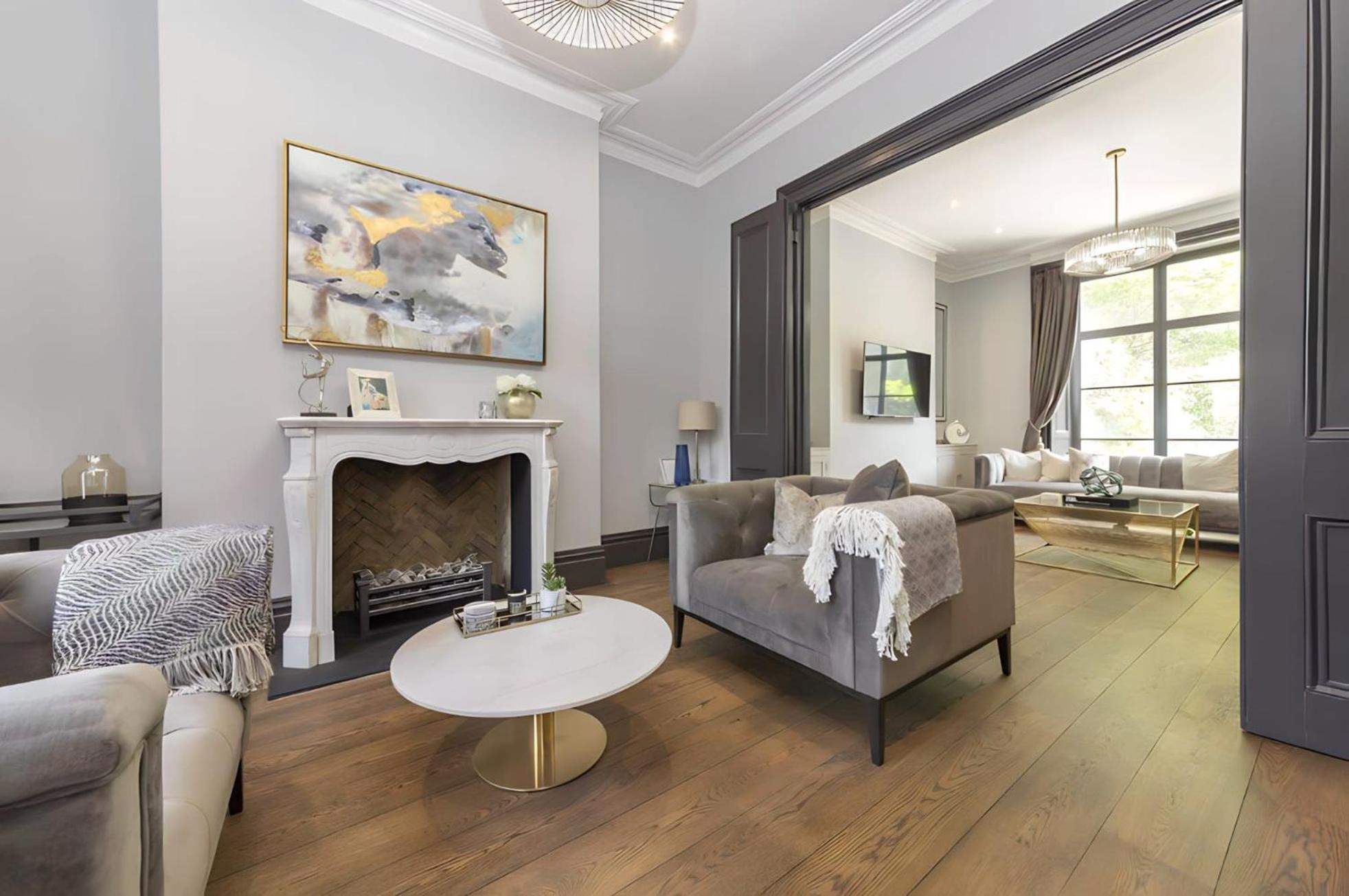 Luxury Chelsea House with Parking