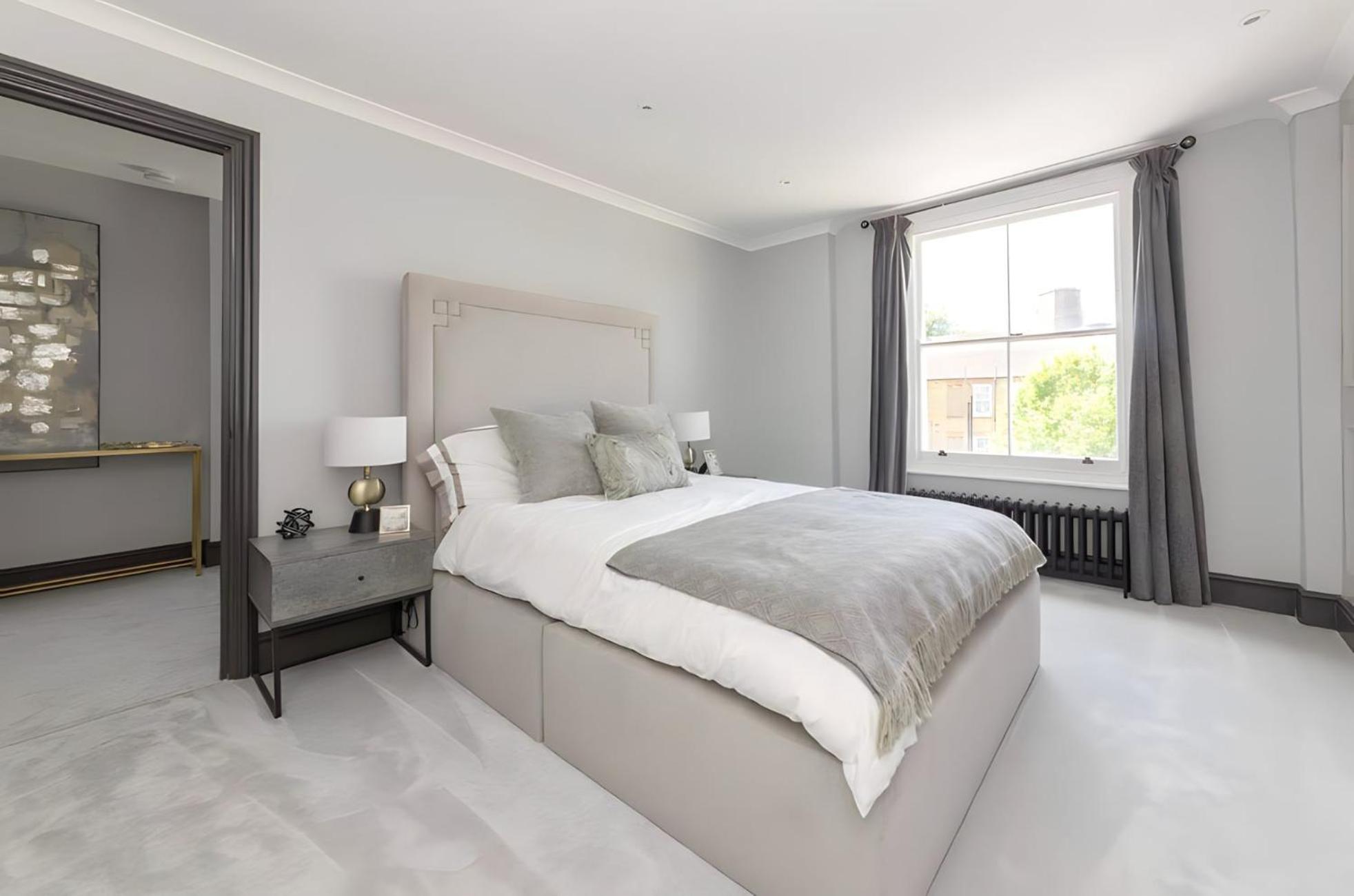 Luxury Chelsea House with Parking