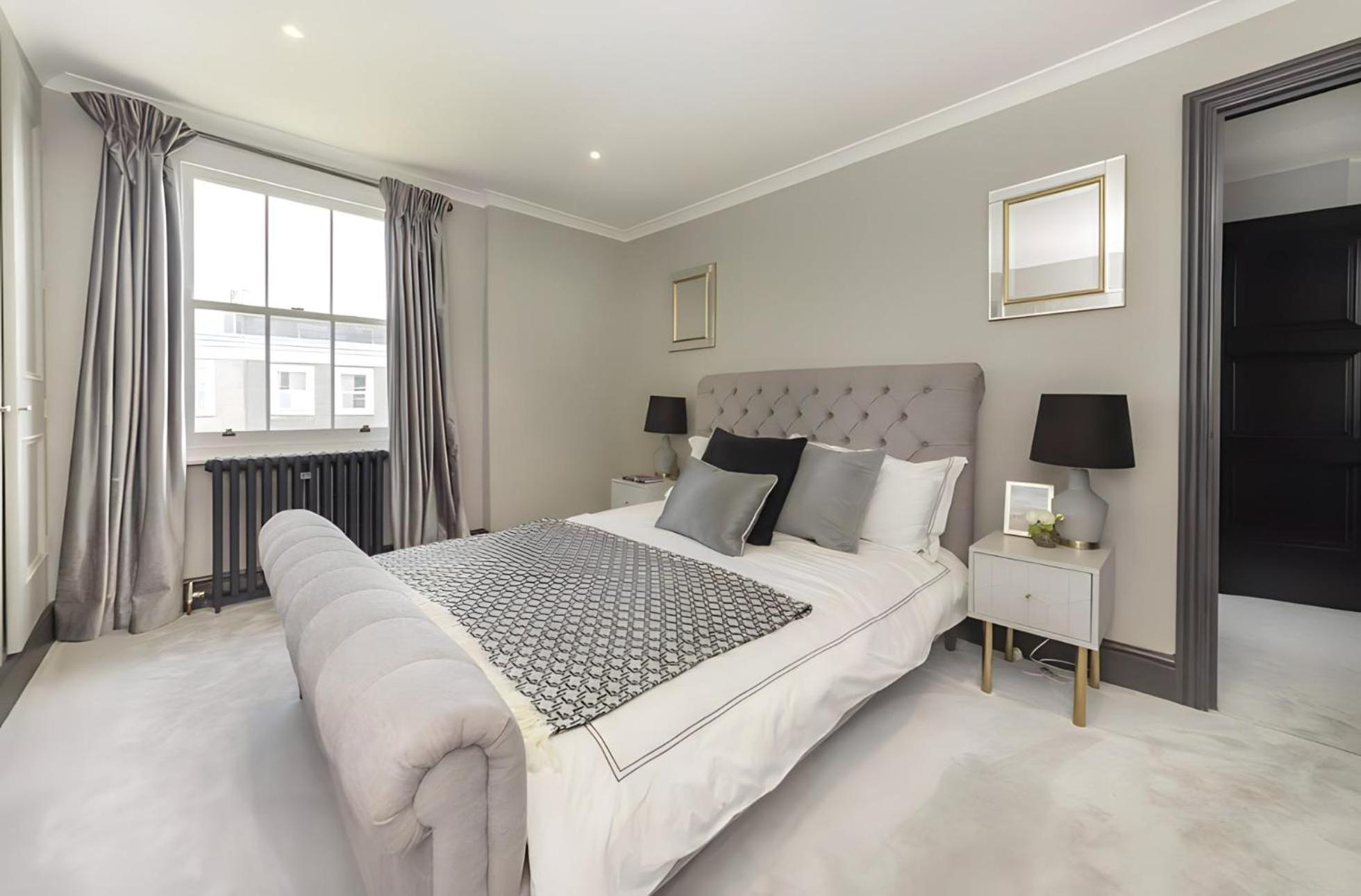 Luxury Chelsea House with Parking