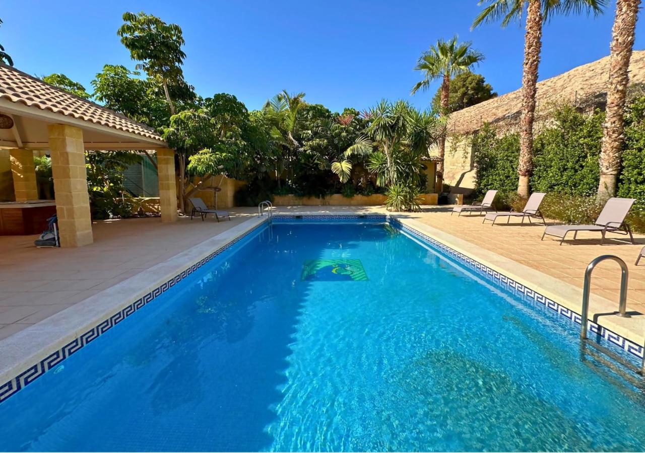 Villa Bonavista: Exclusiva Villa Privada en Elche