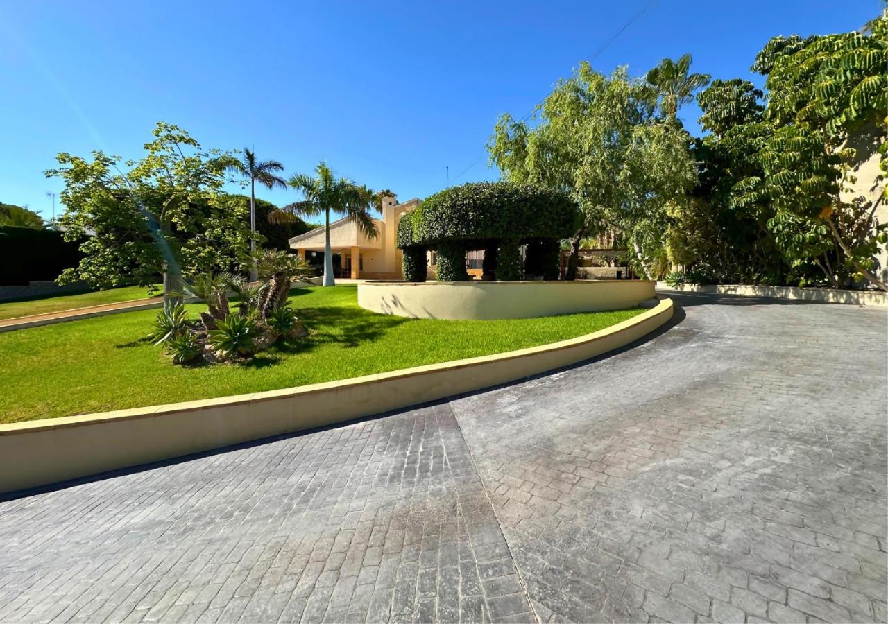 Villa Bonavista: Exclusiva Villa Privada en Elche