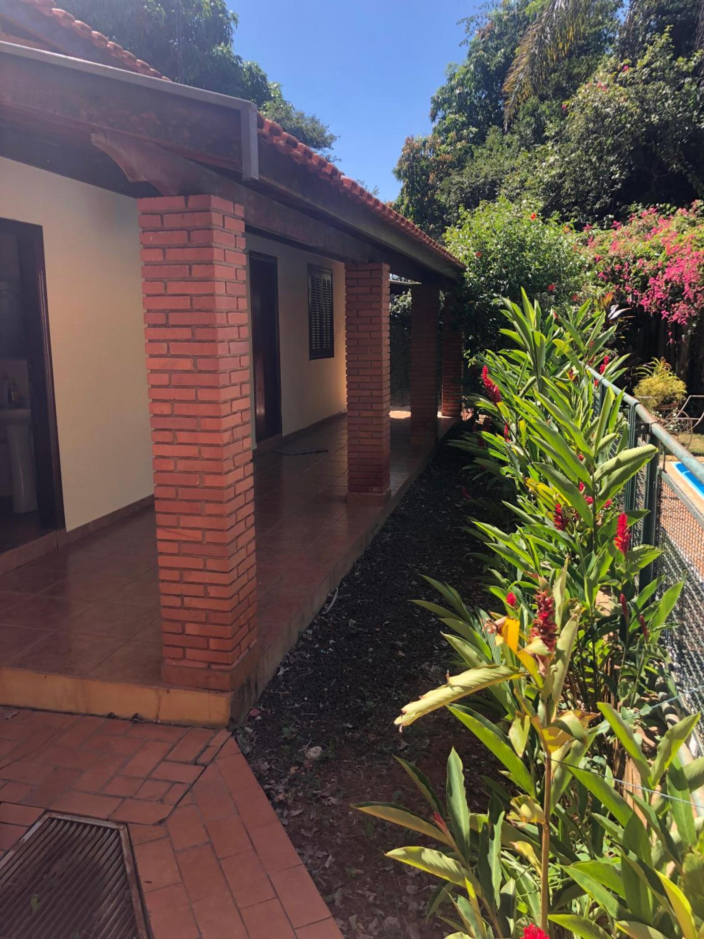 Chácara Linda e Aconchegante com 300mega Internet, Quadra Beach Tennis e Mesa de Sinuca