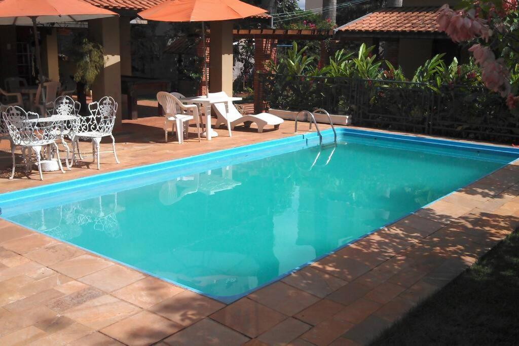 Chácara Linda e Aconchegante com 300mega Internet, Quadra Beach Tennis e Mesa de Sinuca