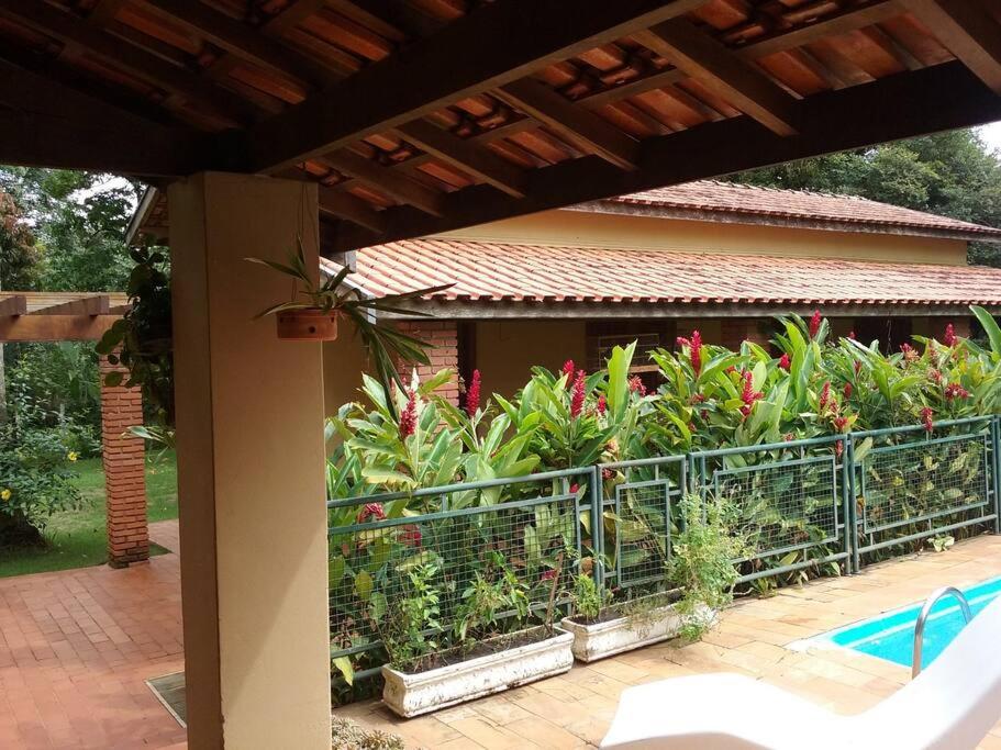 Chácara Linda e Aconchegante com 300mega Internet, Quadra Beach Tennis e Mesa de Sinuca