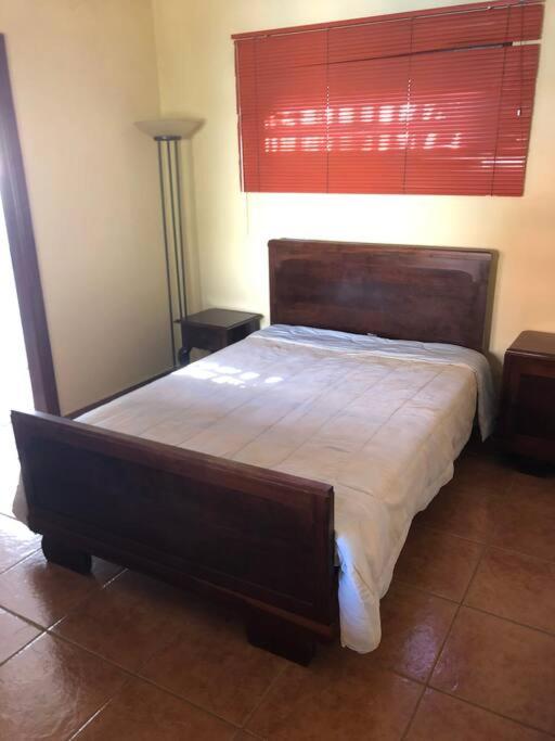 Chácara Linda e Aconchegante com 300mega Internet, Quadra Beach Tennis e Mesa de Sinuca