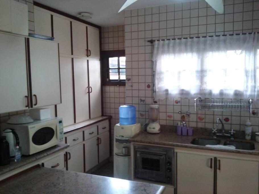 Chácara Linda e Aconchegante com 300mega Internet, Quadra Beach Tennis e Mesa de Sinuca